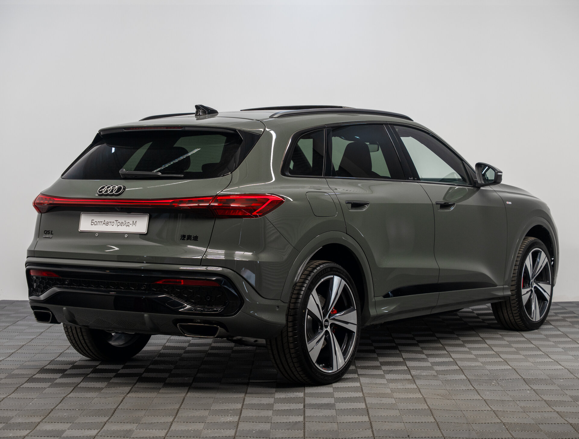 Автомобиль Audi Q5 L 2.0 AMT (272 л.с.) 4WD - 5