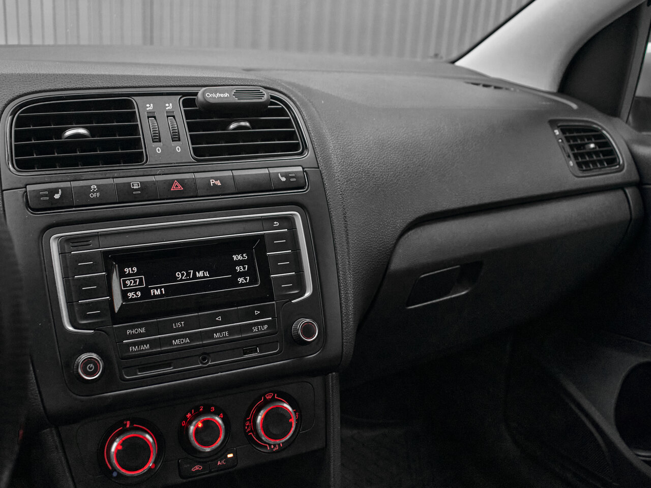 Купить Volkswagen Polo 1.6 AT (110 л.с.), 2016 в Екатеренбурге