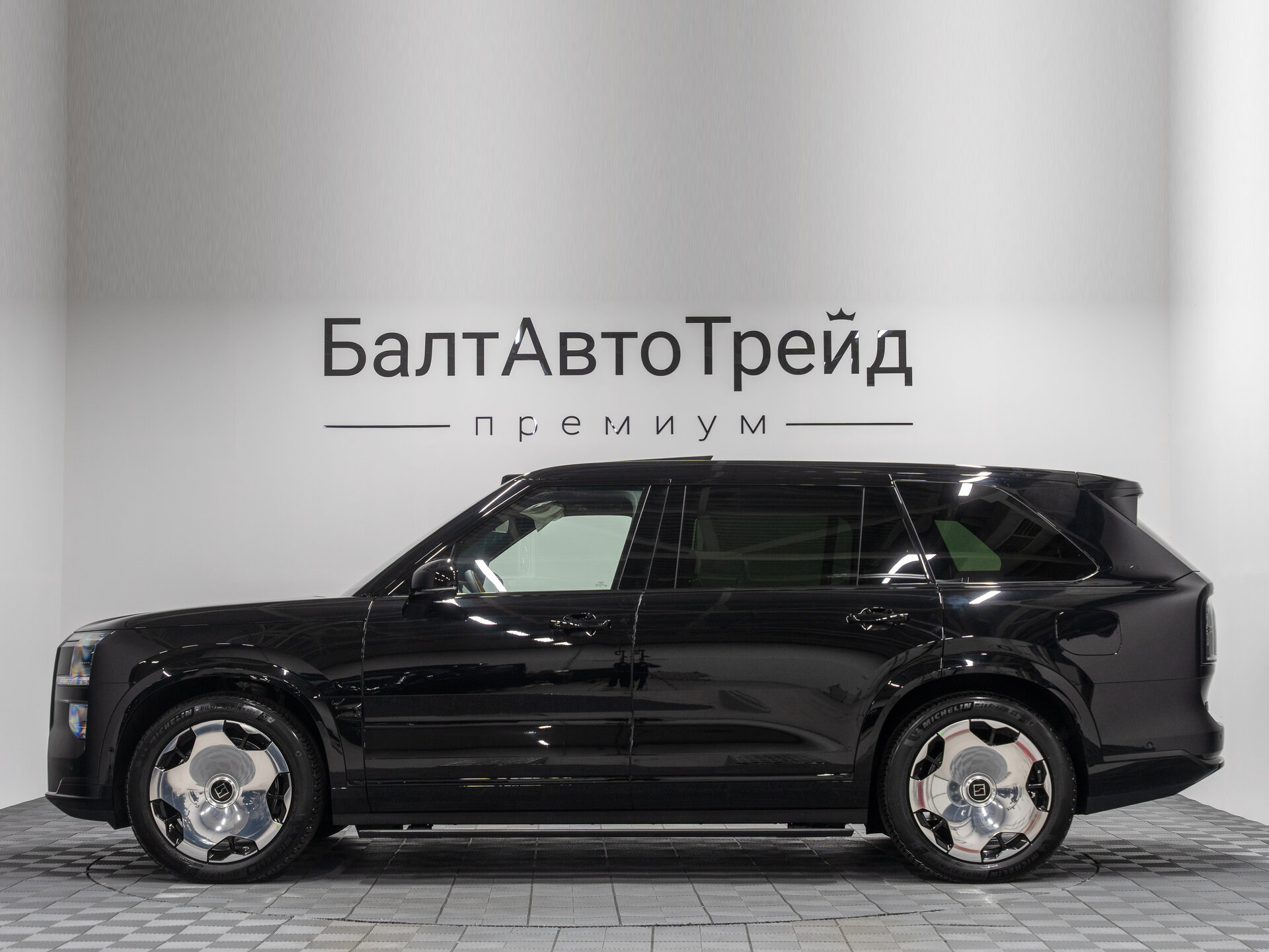 Автомобиль Zeekr 9X 55 kWh (до 3.5 т) 2.0hyb AT (898 л.с.) 4WD - 11