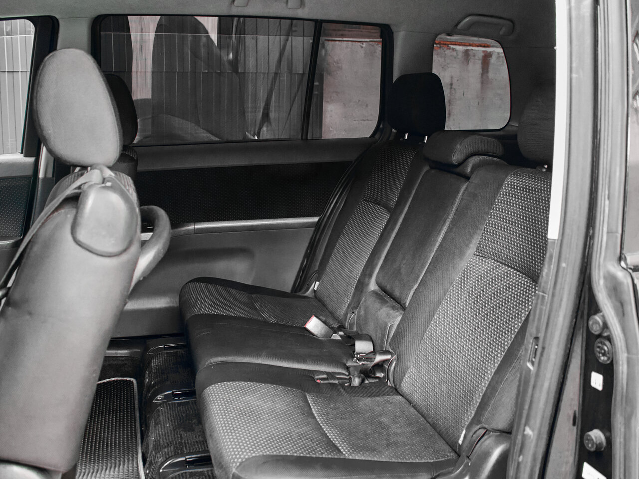 Купить Toyota ISis 1.8 CVT (144 л.с.), 2010 в Екатеренбурге