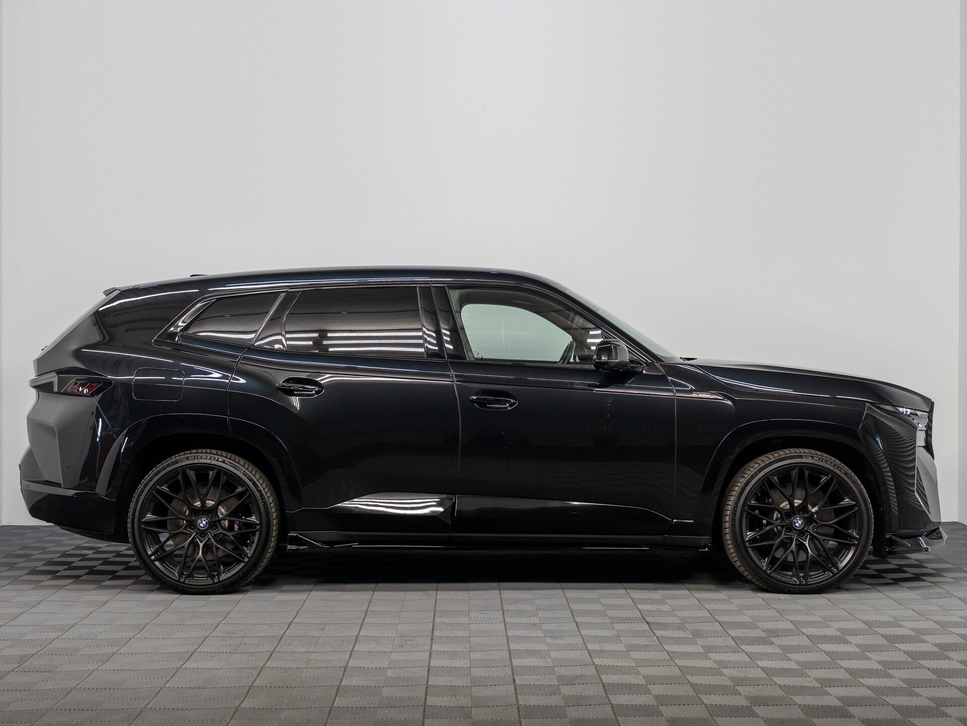 Автомобиль BMW XM 4.4hyb AT (653 л.с.) 4WD - 4