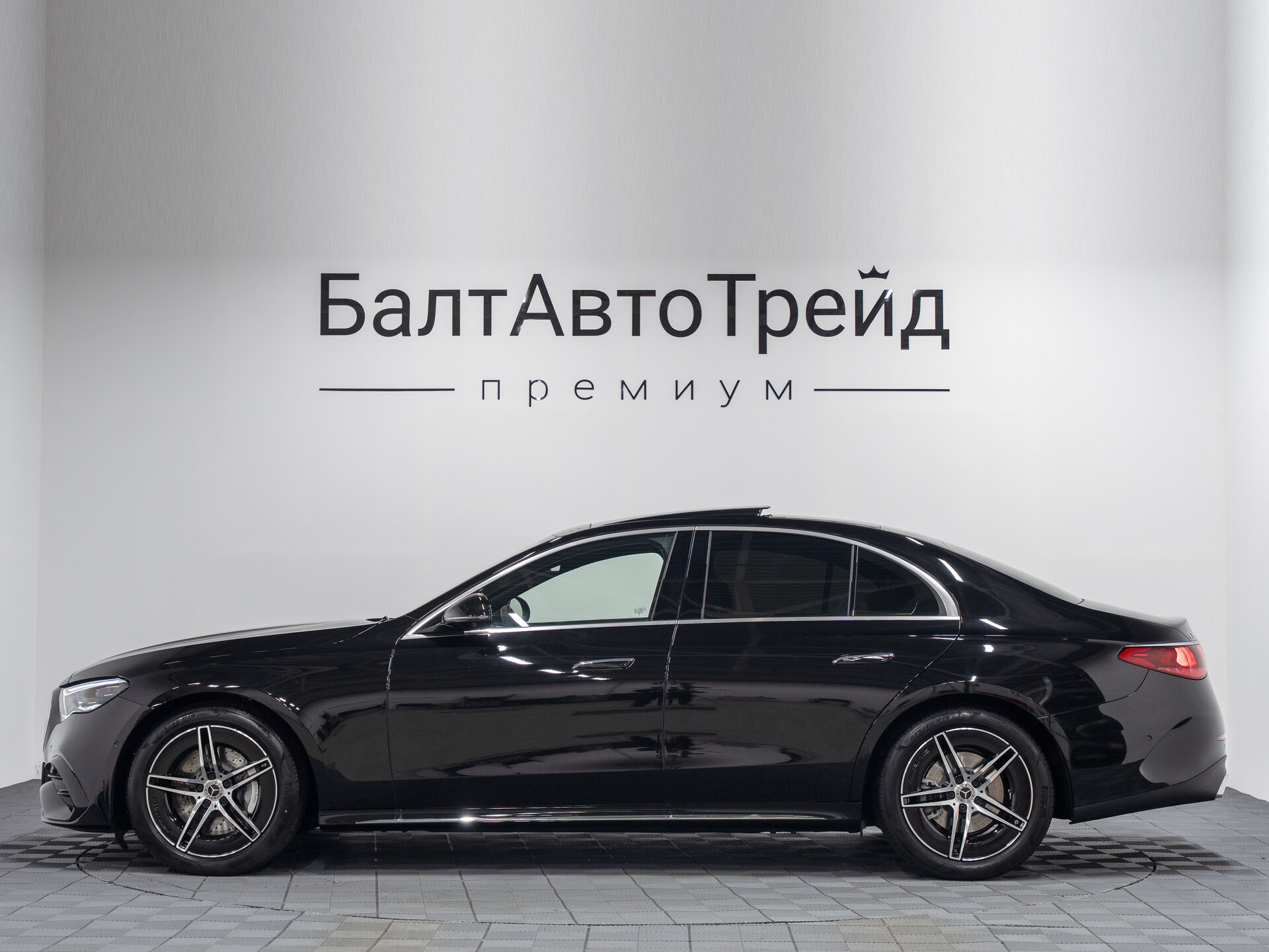Автомобиль Mercedes-Benz E-Класс 300 2.0 AT (258 л.с.) 4WD - 11
