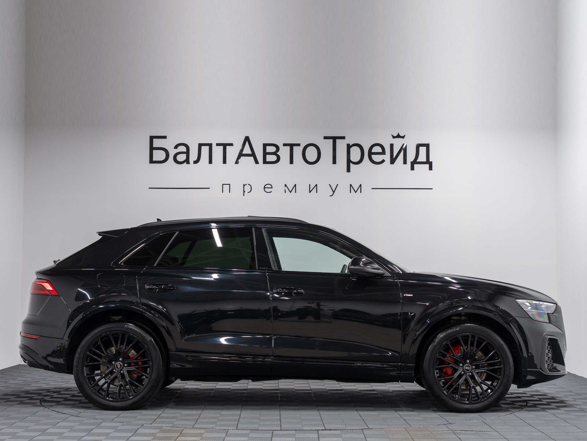 Автомобиль Audi Q8 45 TDI 3.0d AT (231 л.с.) 4WD - 6