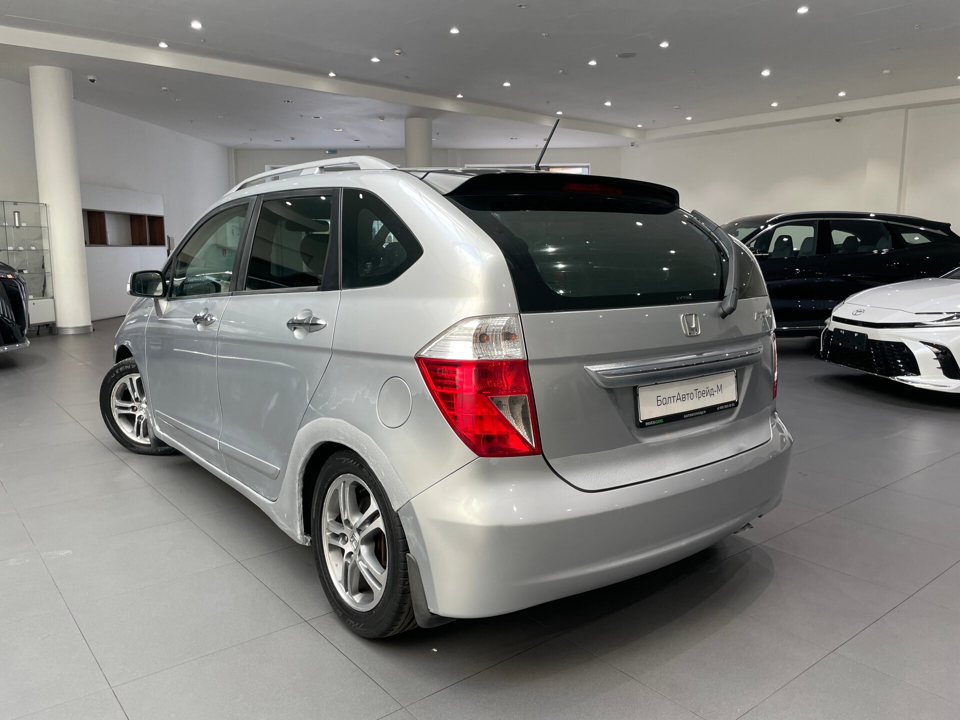 Автомобиль Honda FR-V 2.0 MT (150 л.с.) - 4