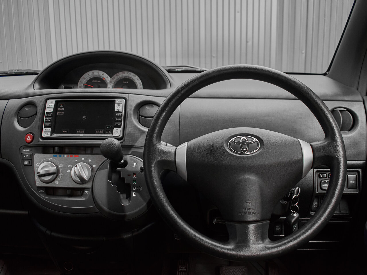 Купить Toyota Sienta 1.5 CVT (110 л.с.), 2012 в Екатеренбурге