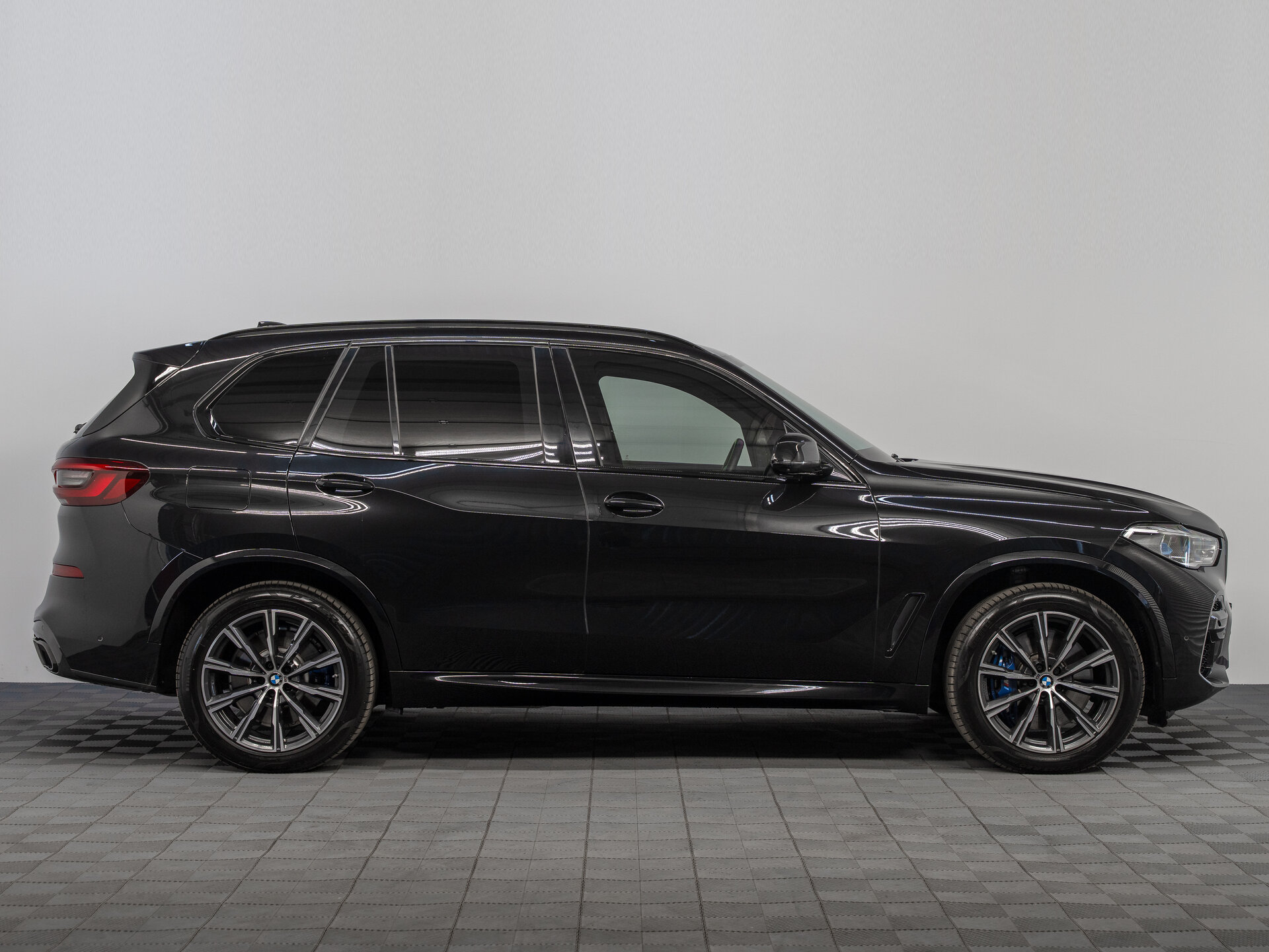 Автомобиль BMW X5 M50i 4.4 AT (530 л.с.) 4WD - 4