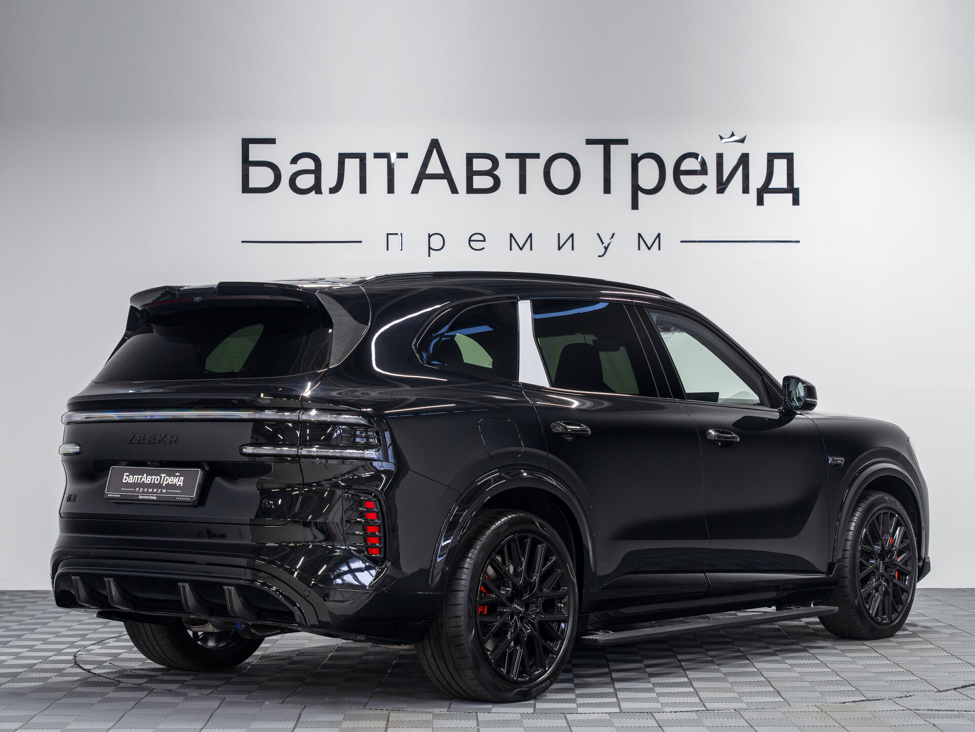 Автомобиль Zeekr 8X Dawn 2.0hyb AT (1401 л.с.) 4WD - 7