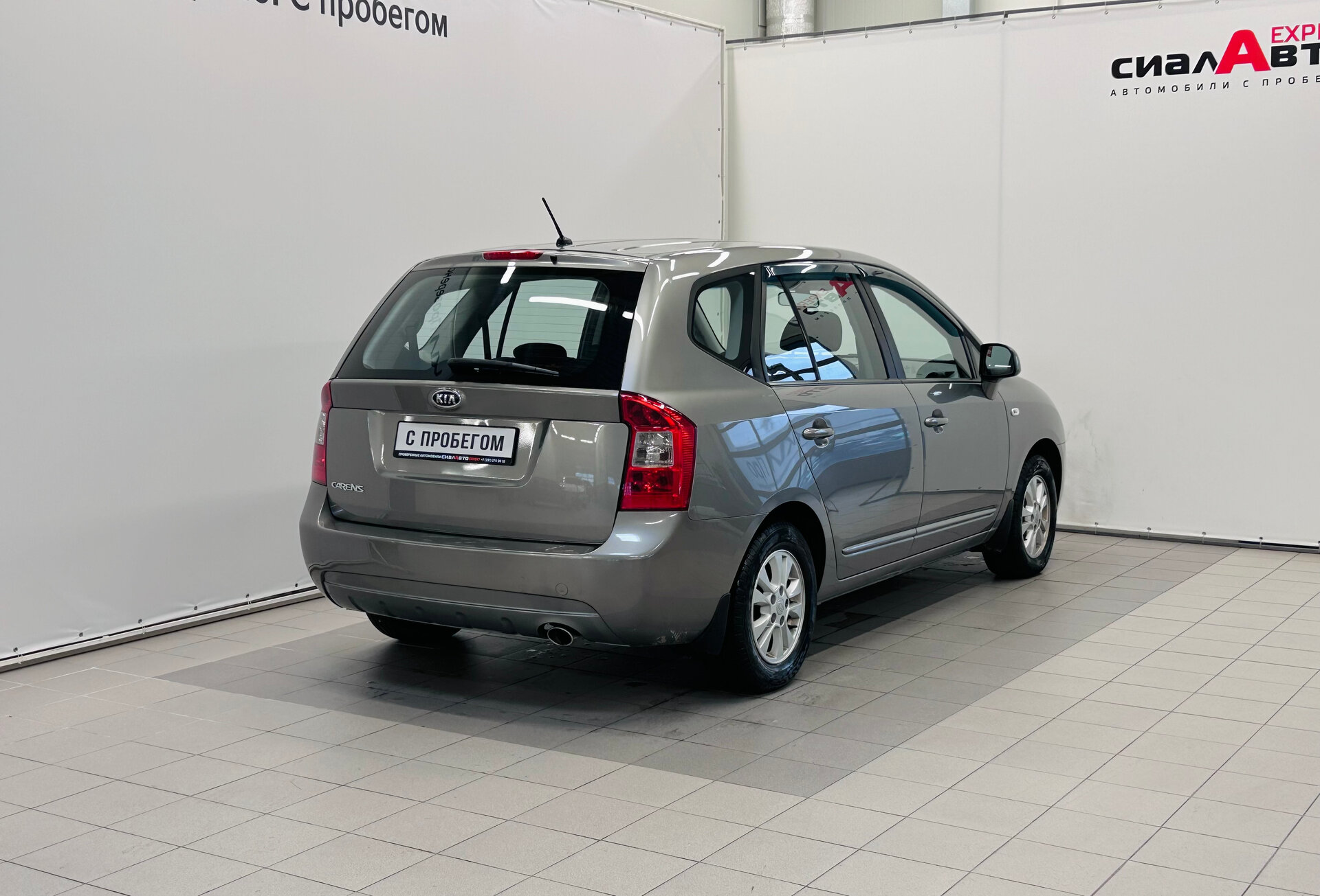 Kia Carens 2011 4