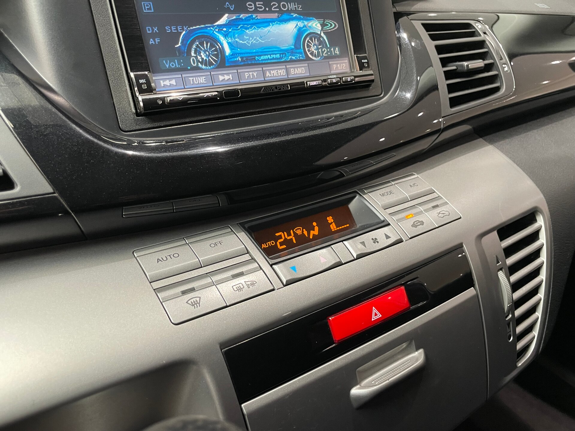 Автомобиль Honda FR-V 2.0 MT (150 л.с.) - 18