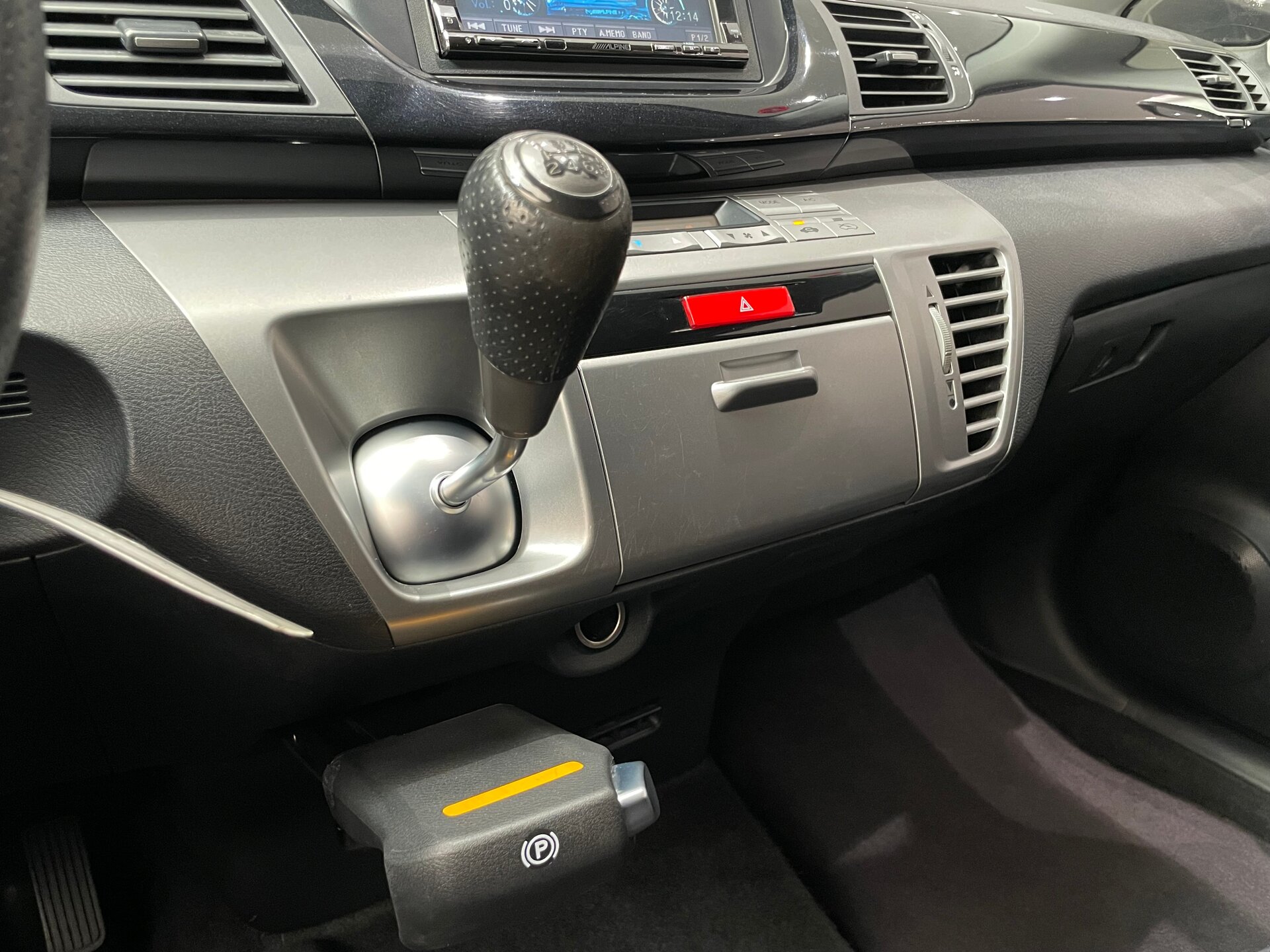 Автомобиль Honda FR-V 2.0 MT (150 л.с.) - 17