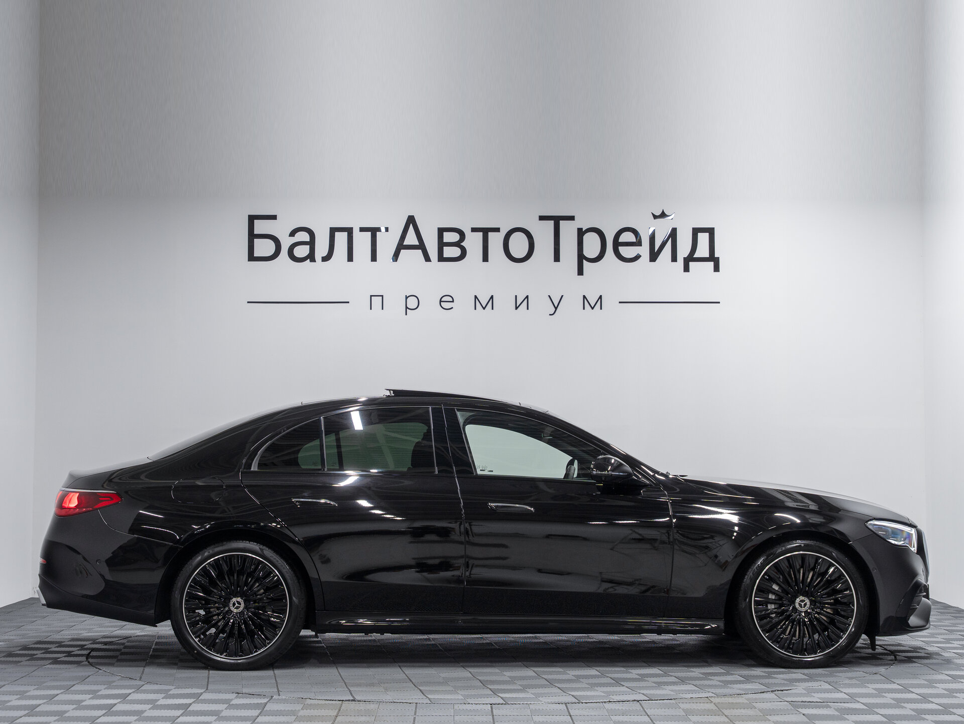 Автомобиль Mercedes-Benz E-Класс 200 2.0 AT (204 л.с.) - 6