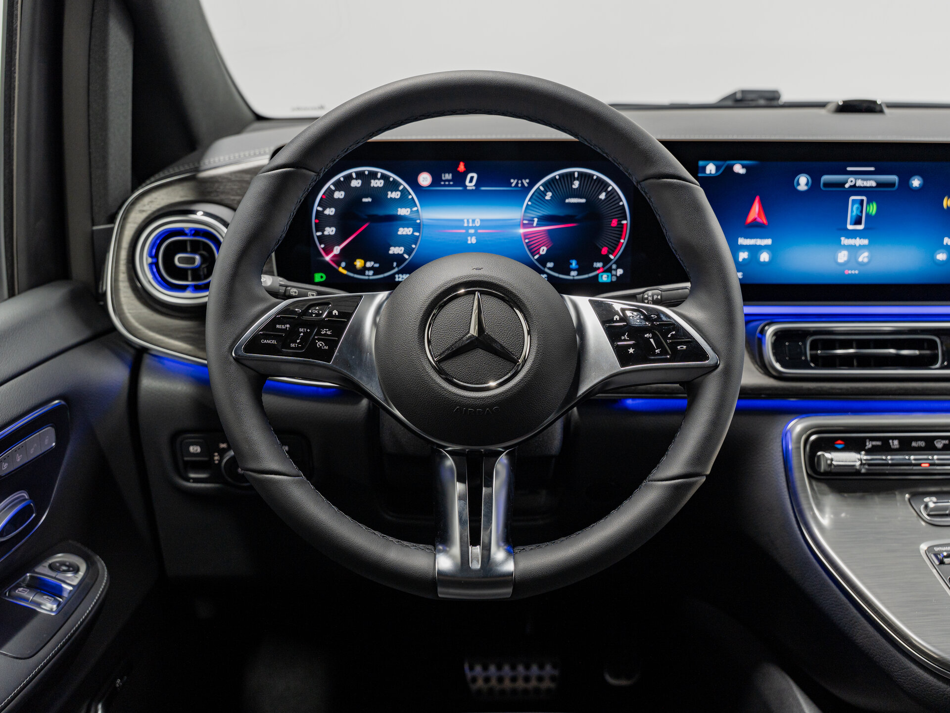 Автомобиль Mercedes-Benz V-Класс 300 d экстра длинный 2.0d AT (237 л.с.) 4WD - 16