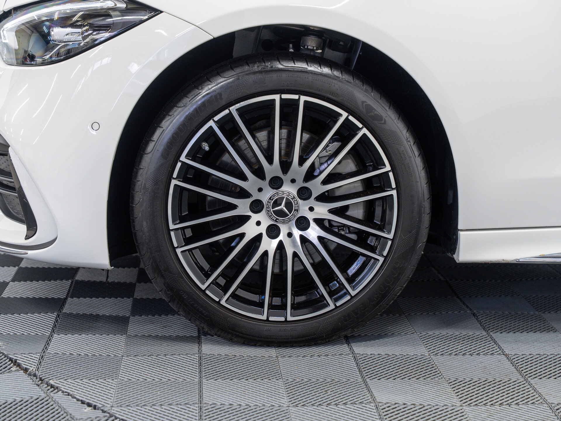 Автомобиль Mercedes-Benz C-Класс 260 L 1.5 AT (204 л.с.) - 3