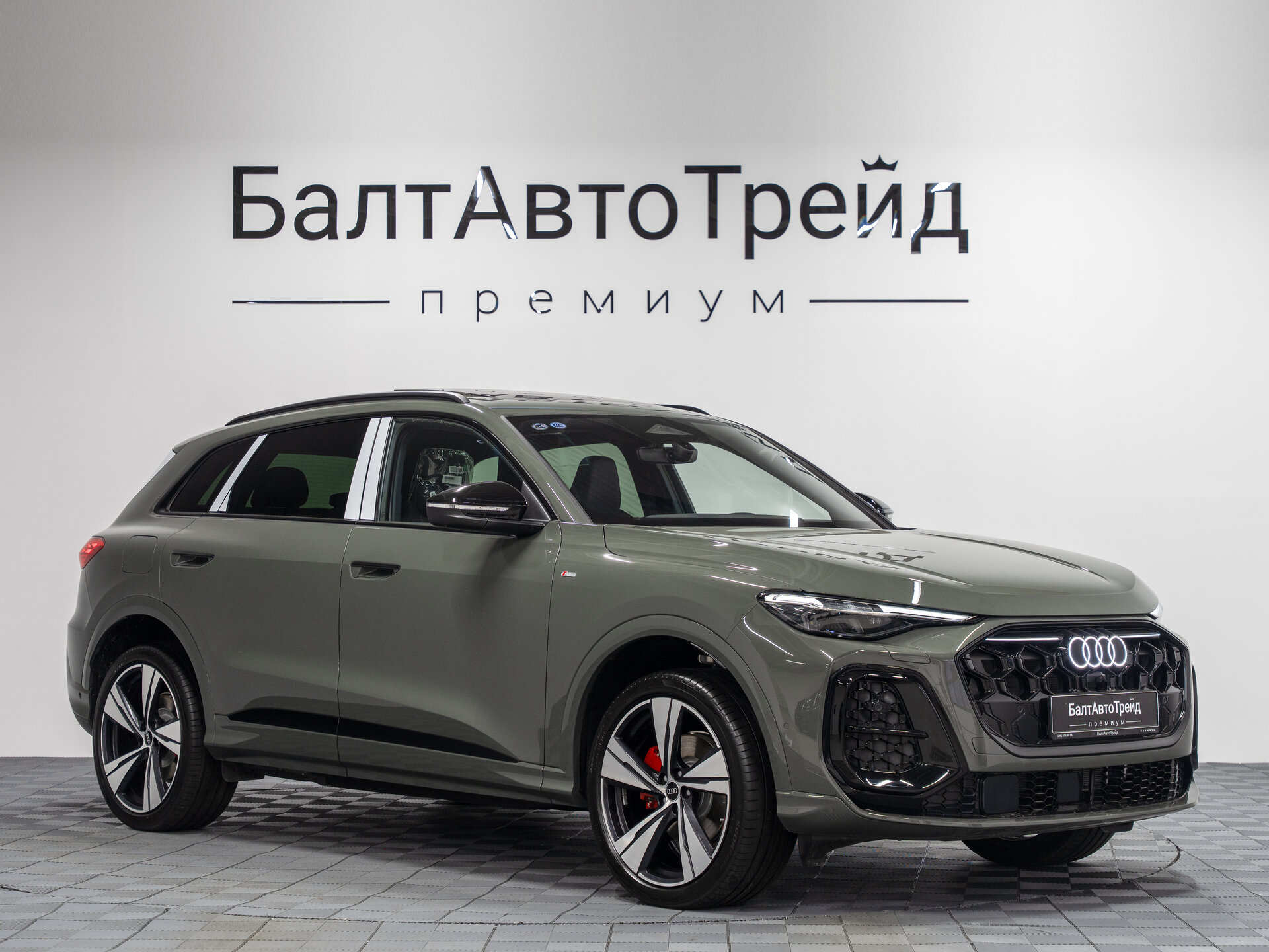 Автомобиль Audi Q5 L 2.0 AMT (272 л.с.) 4WD - 5