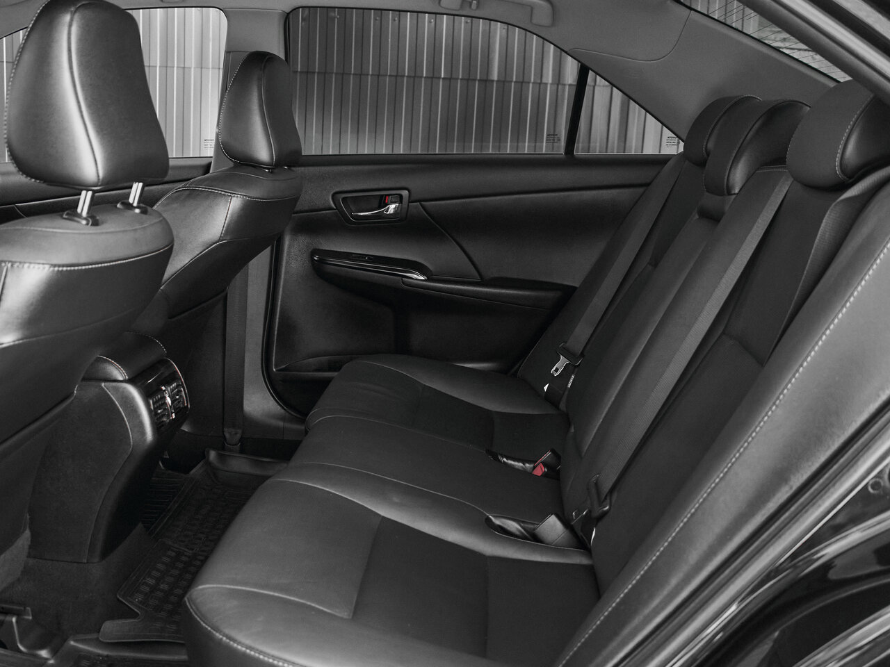 Купить Toyota Camry 2.0 AT (150 л.с.), 2015 в Екатеренбурге