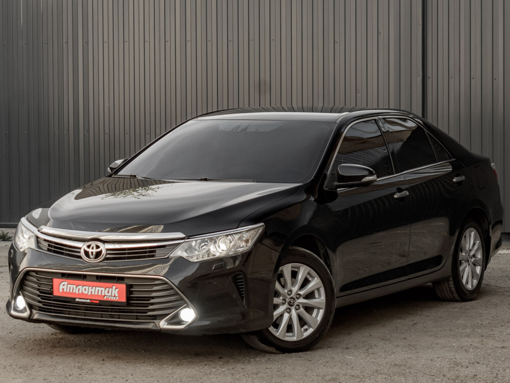 Купить Toyota Camry 2.5 AT (181 л.с.), 2015 в Екатеренбурге