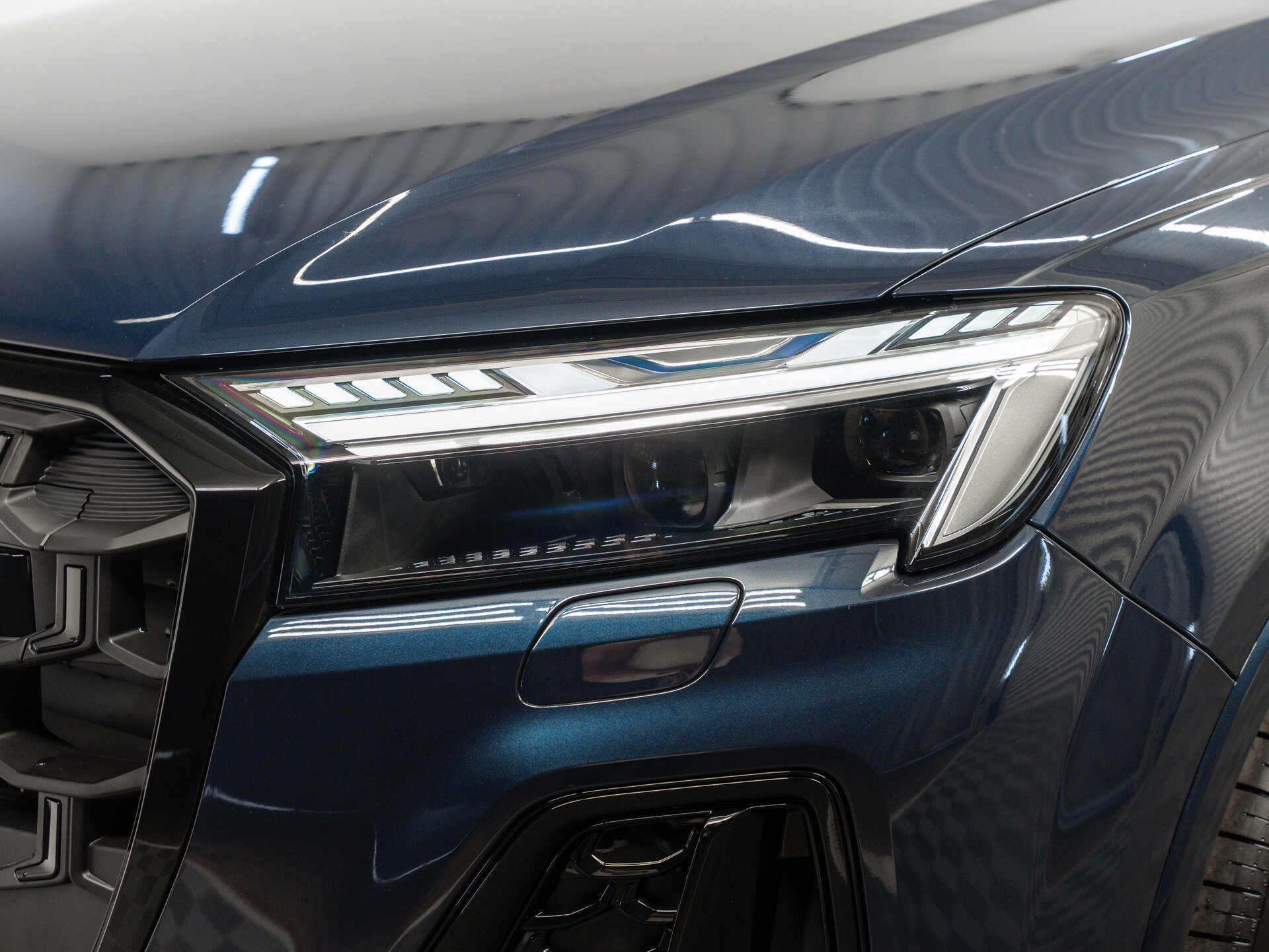 Автомобиль Audi Q7 50 TDI 3.0d AT (286 л.с.) 4WD - 10