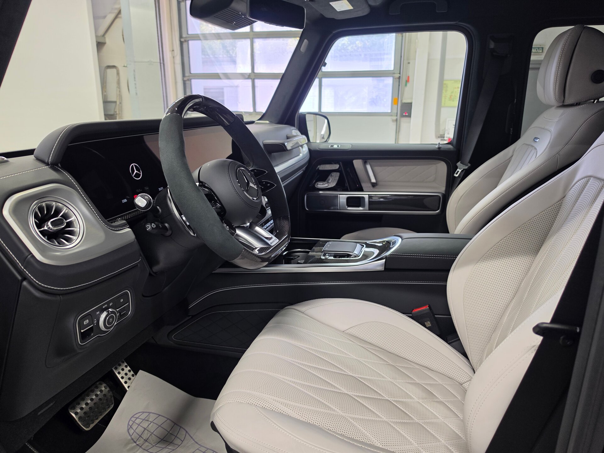Автомобиль Mercedes-Benz G-Класс AMG 63 AMG 4.0 AT (585 л.с.) 4WD - 3