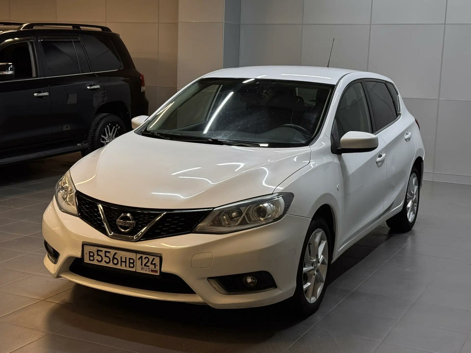 Nissan Tiida — фото 1