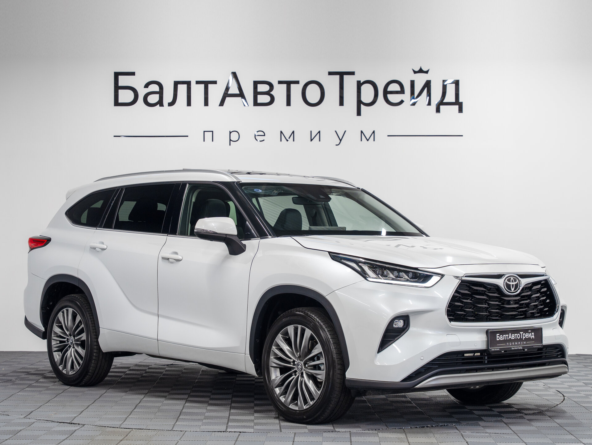 Автомобиль Toyota Highlander 2.0 AT (248 л.с.) 4WD - 5