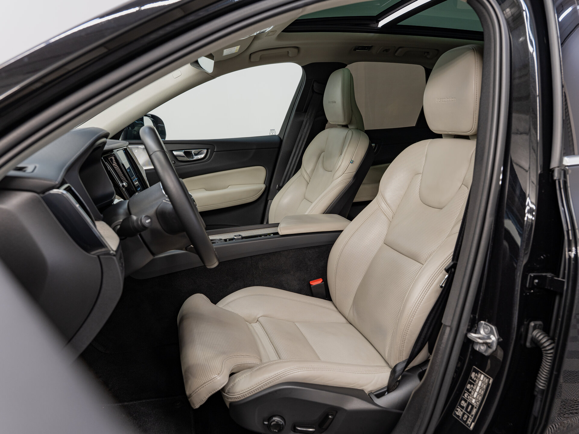 Автомобиль Volvo XC60 2.0d AT (190 л.с.) 4WD - 19