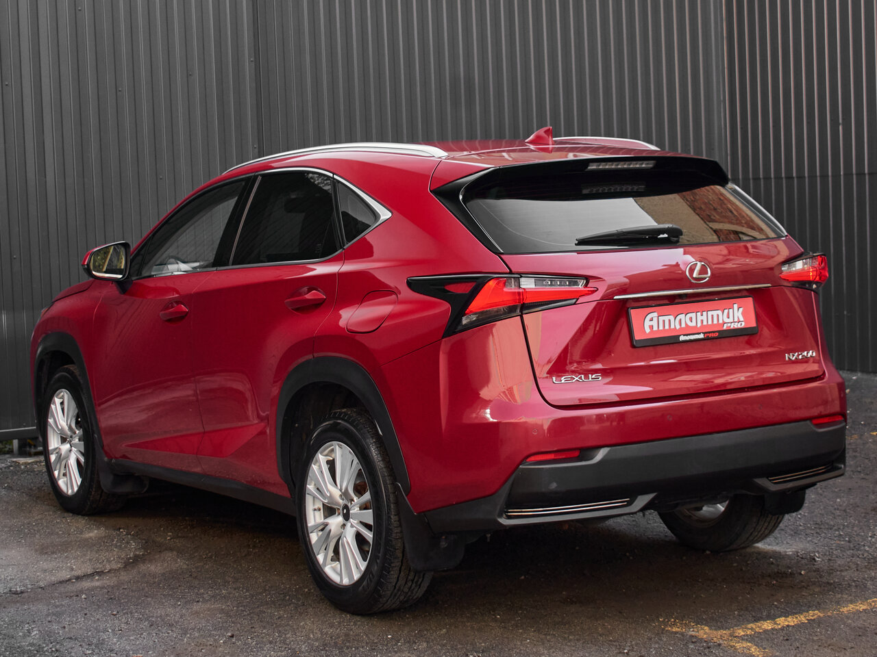Купить Lexus NX 200 2.0 CVT (150 л.с.) 4WD, 2015 в Екатеренбурге