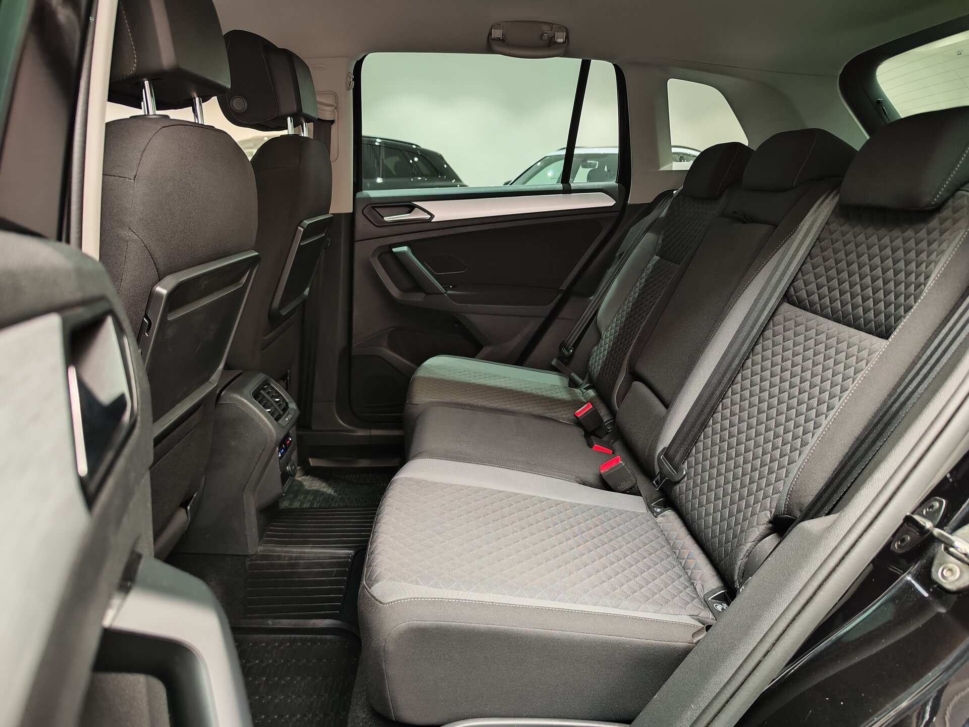 Автомобиль Volkswagen Tiguan 1.4 AMT (150 л.с.) 4WD - 9