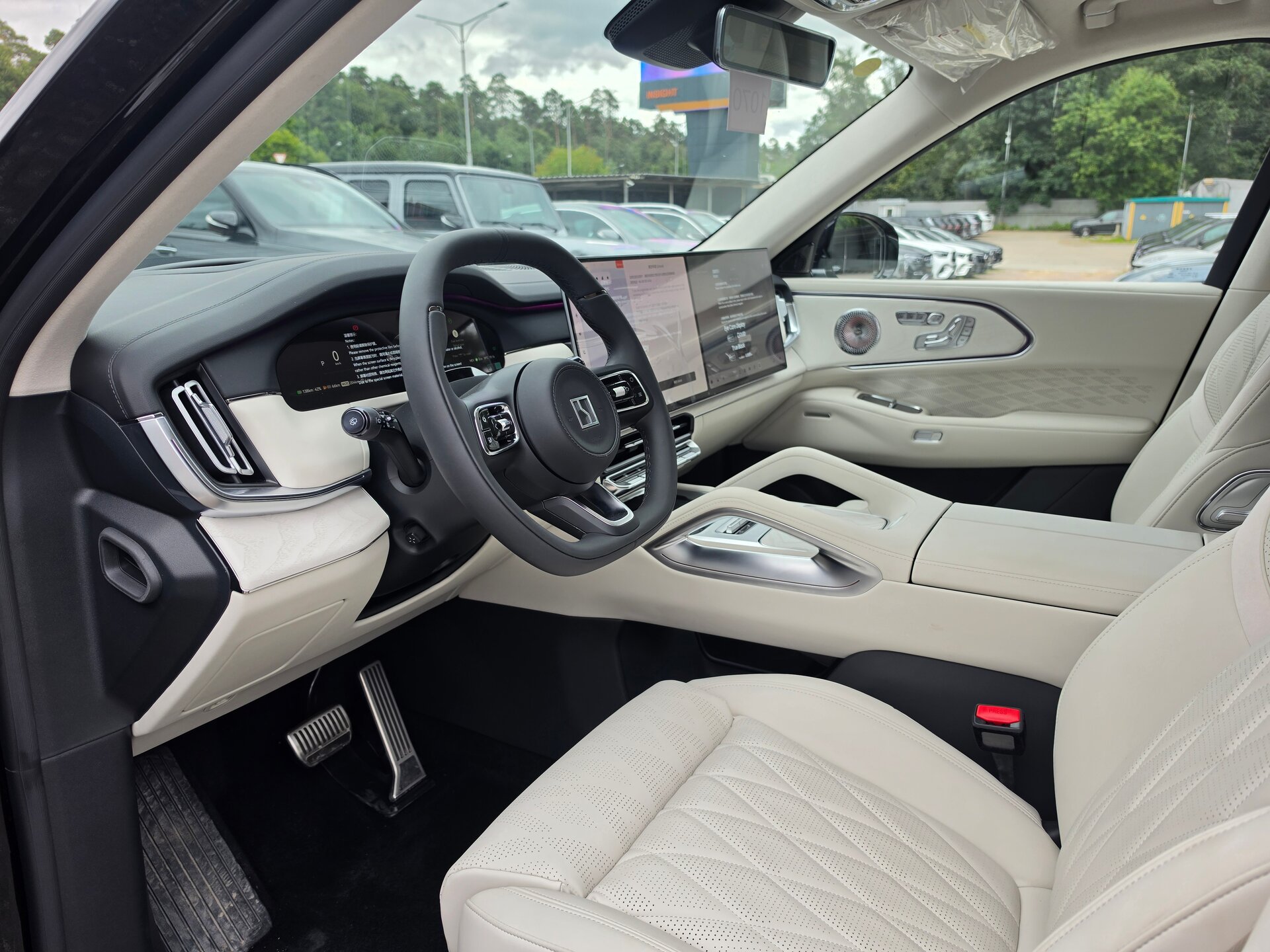 Автомобиль Zeekr 8X 70 kWh 2.0hyb AT (898 л.с.) 4WD - 3