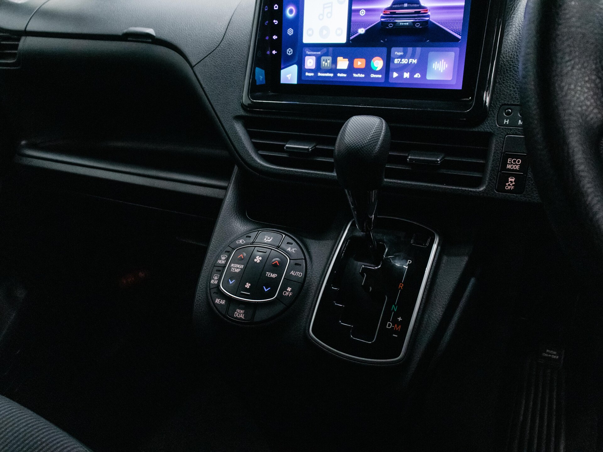 Toyota Noah 2018 23