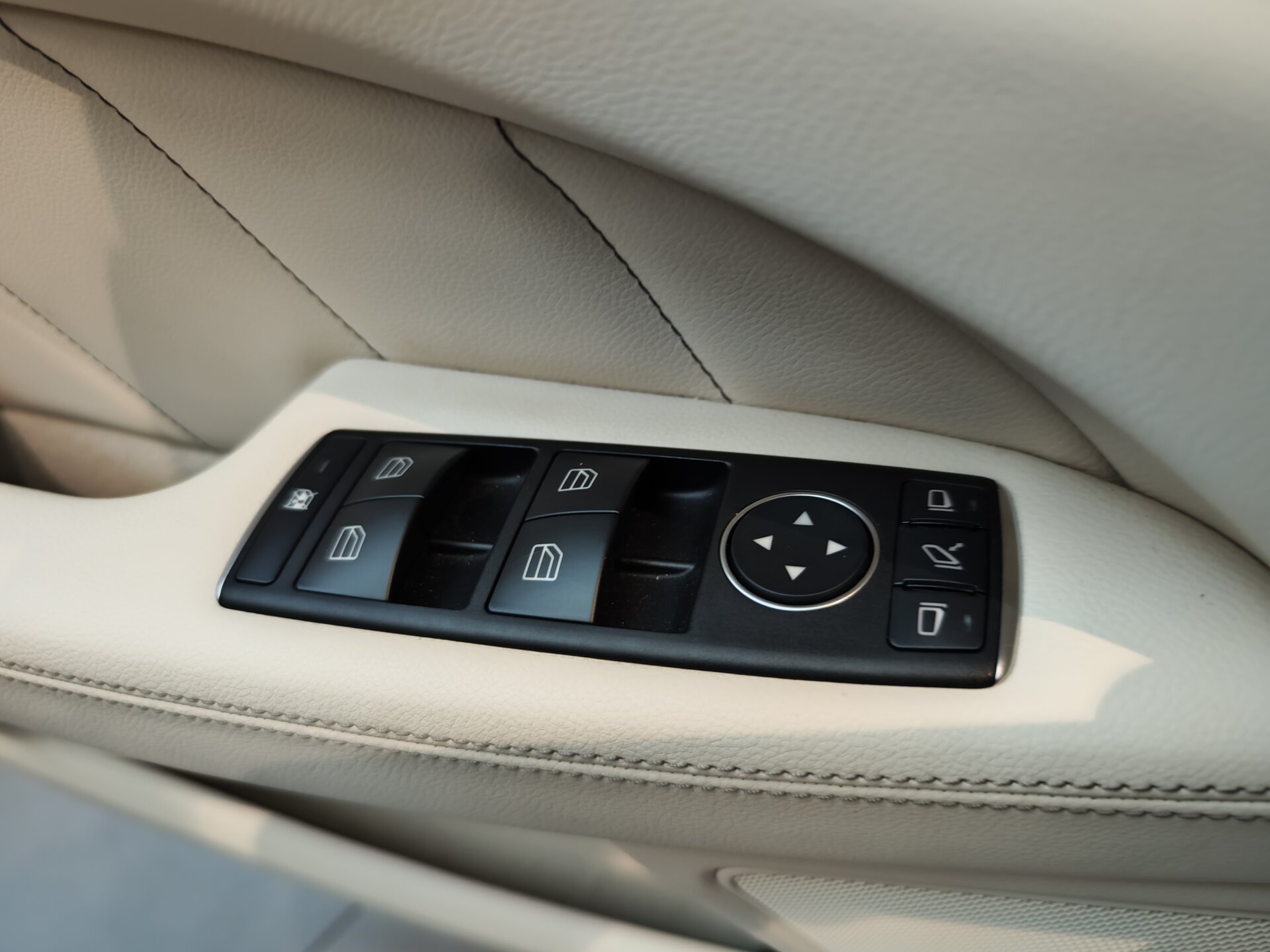 Автомобиль Mercedes-Benz CLS 400 3.0 AT (333 л.с.) 4WD - 20