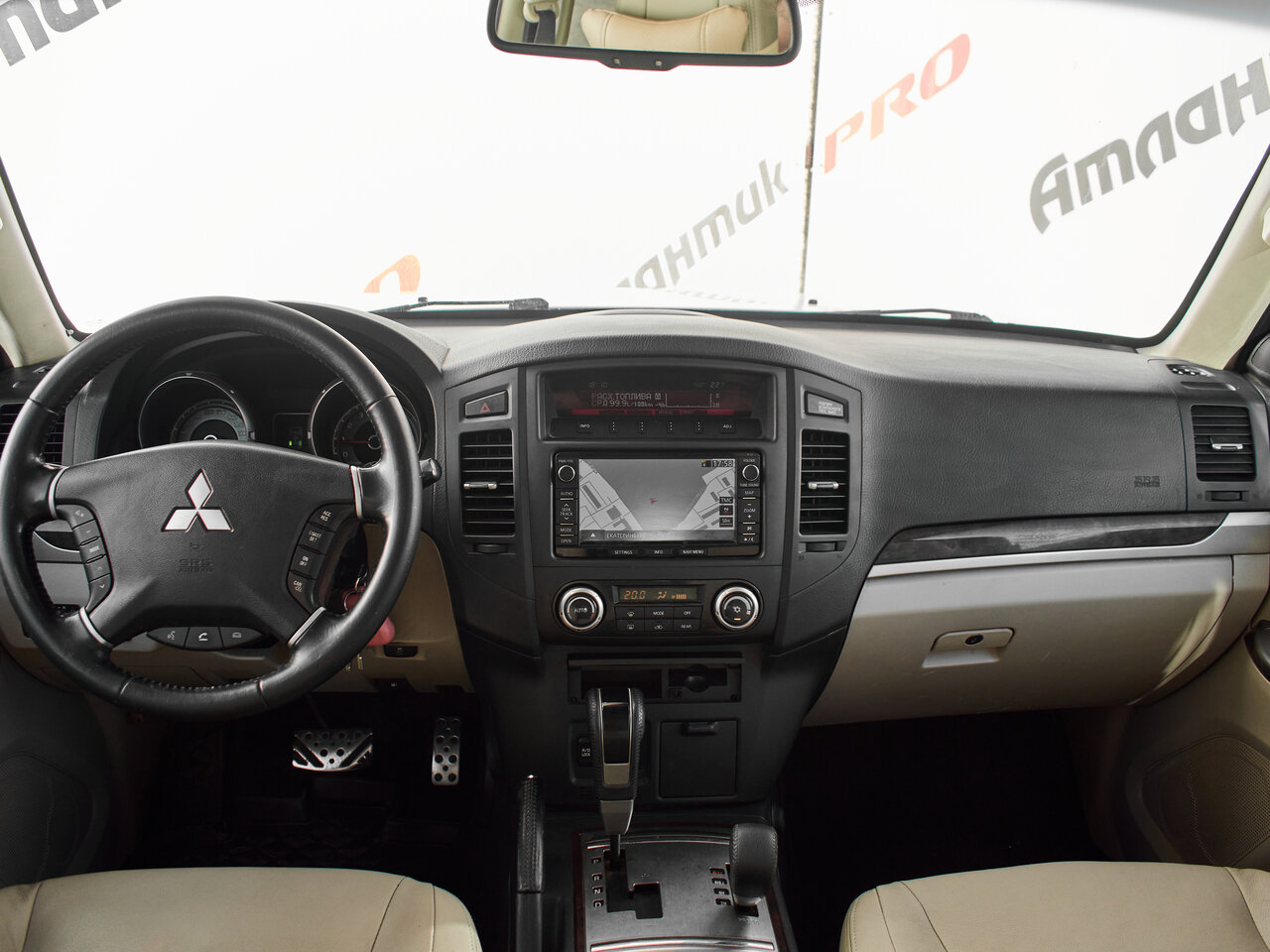 Купить Mitsubishi Pajero 3.2d AT (200 л.с.) 4WD, 2014 в Екатеренбурге