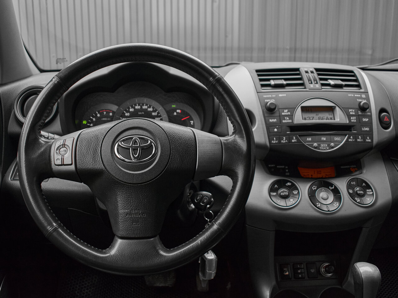 Купить Toyota RAV4 2.0 AT (152 л.с.) 4WD, 2006 в Екатеренбурге