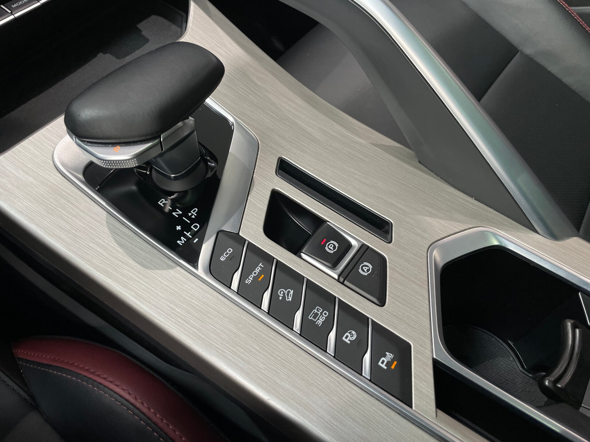 Автомобиль Geely Coolray 1.5 AMT (150 л.с.) - 16