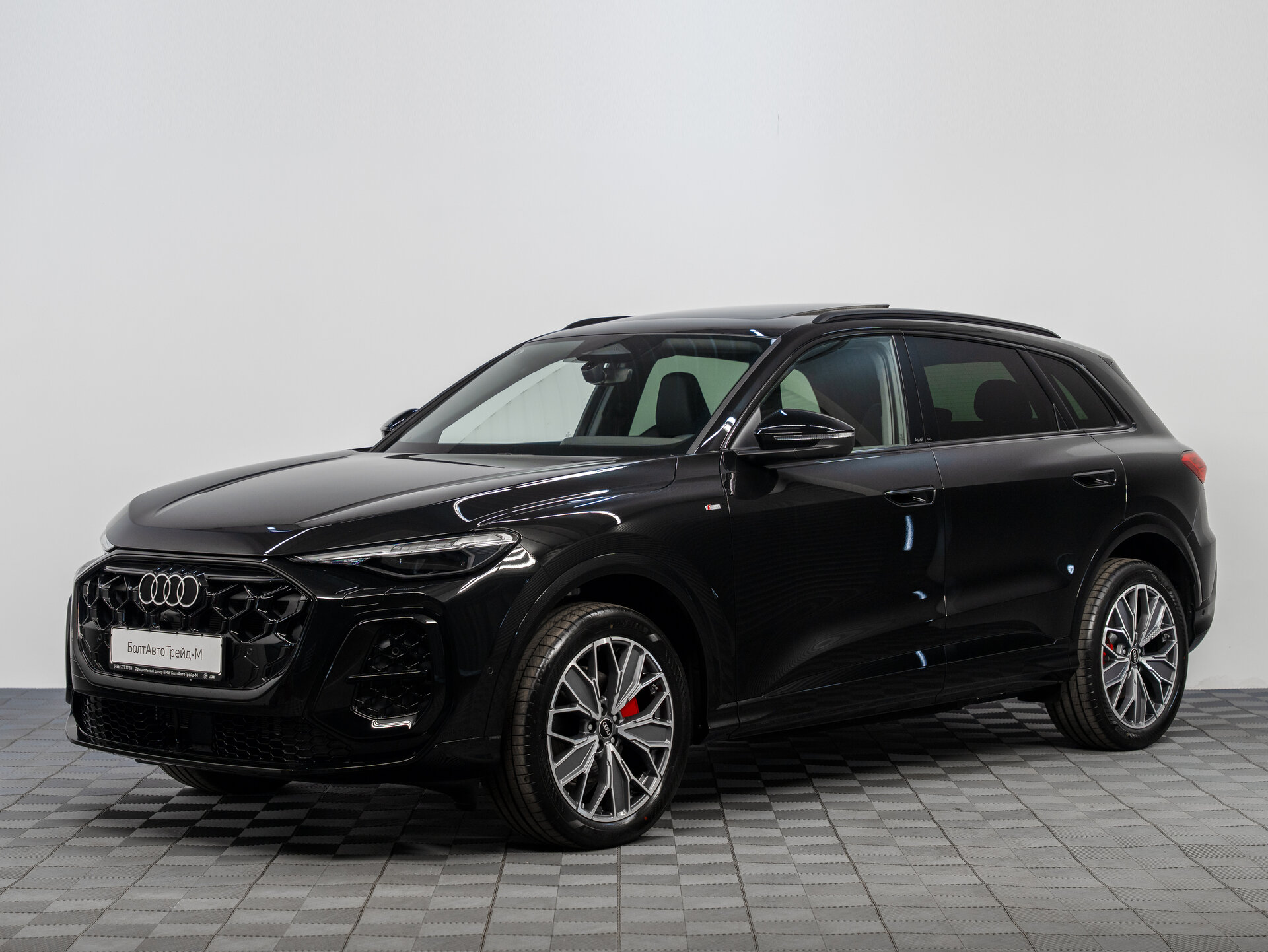 Автомобиль Audi Q5 L 2.0 AMT (204 л.с.) 4WD - 1