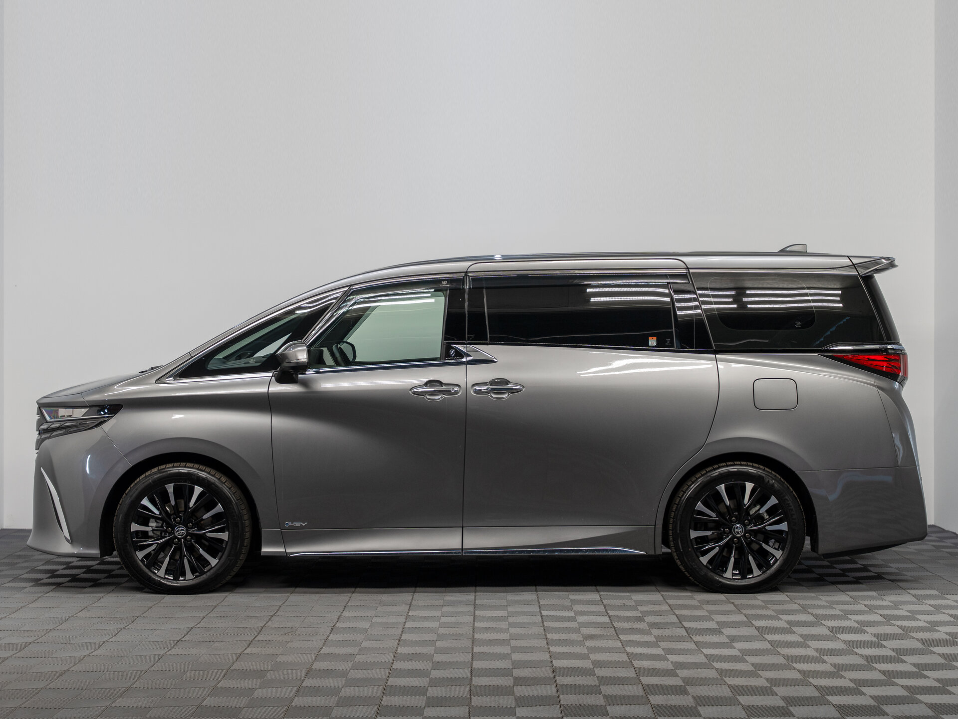Автомобиль Toyota Alphard 2.5hyb CVT (190 л.с.) 4WD - 8