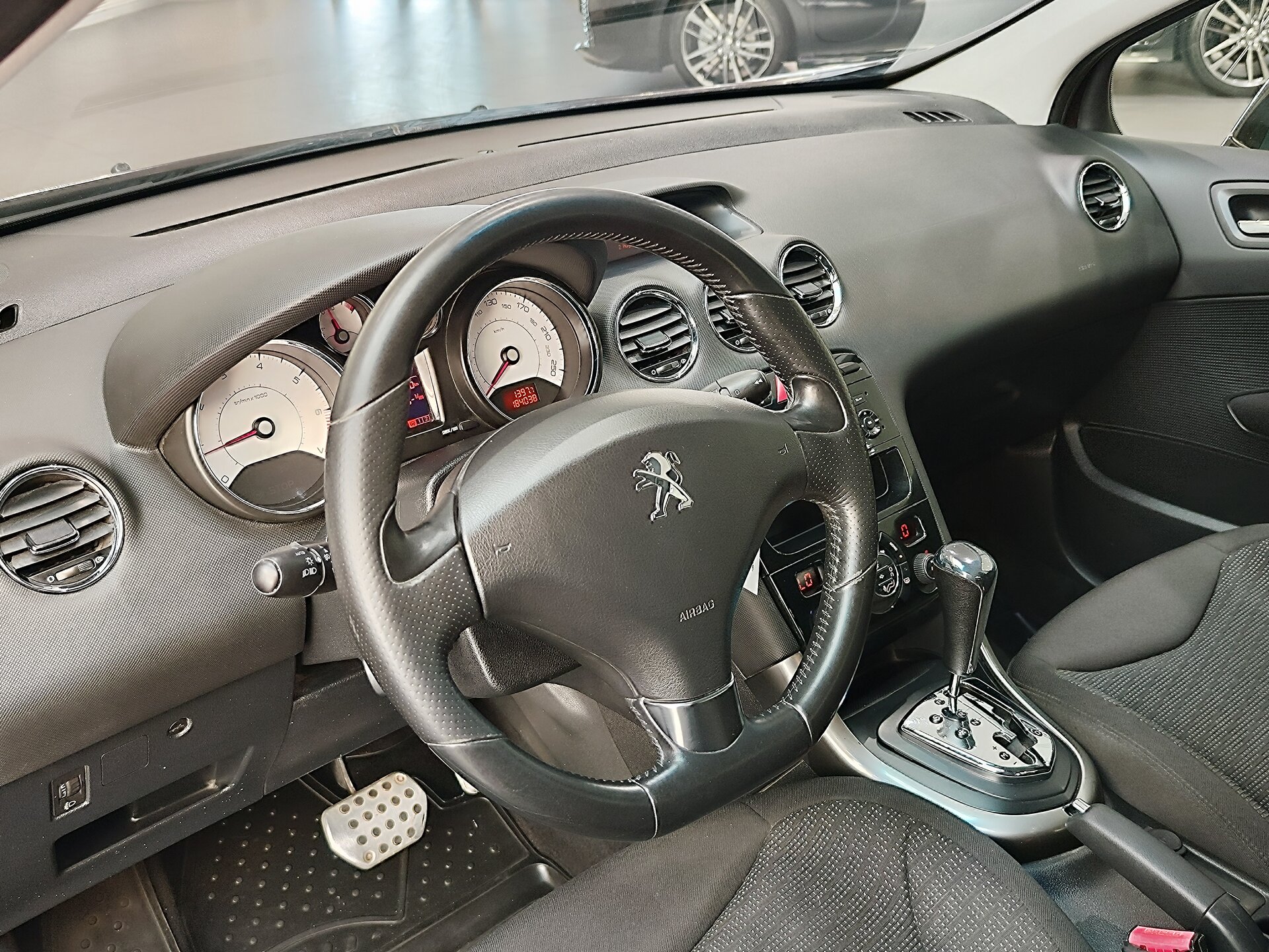 Автомобиль Peugeot 308 1.6 AT (120 л.с.) - 7