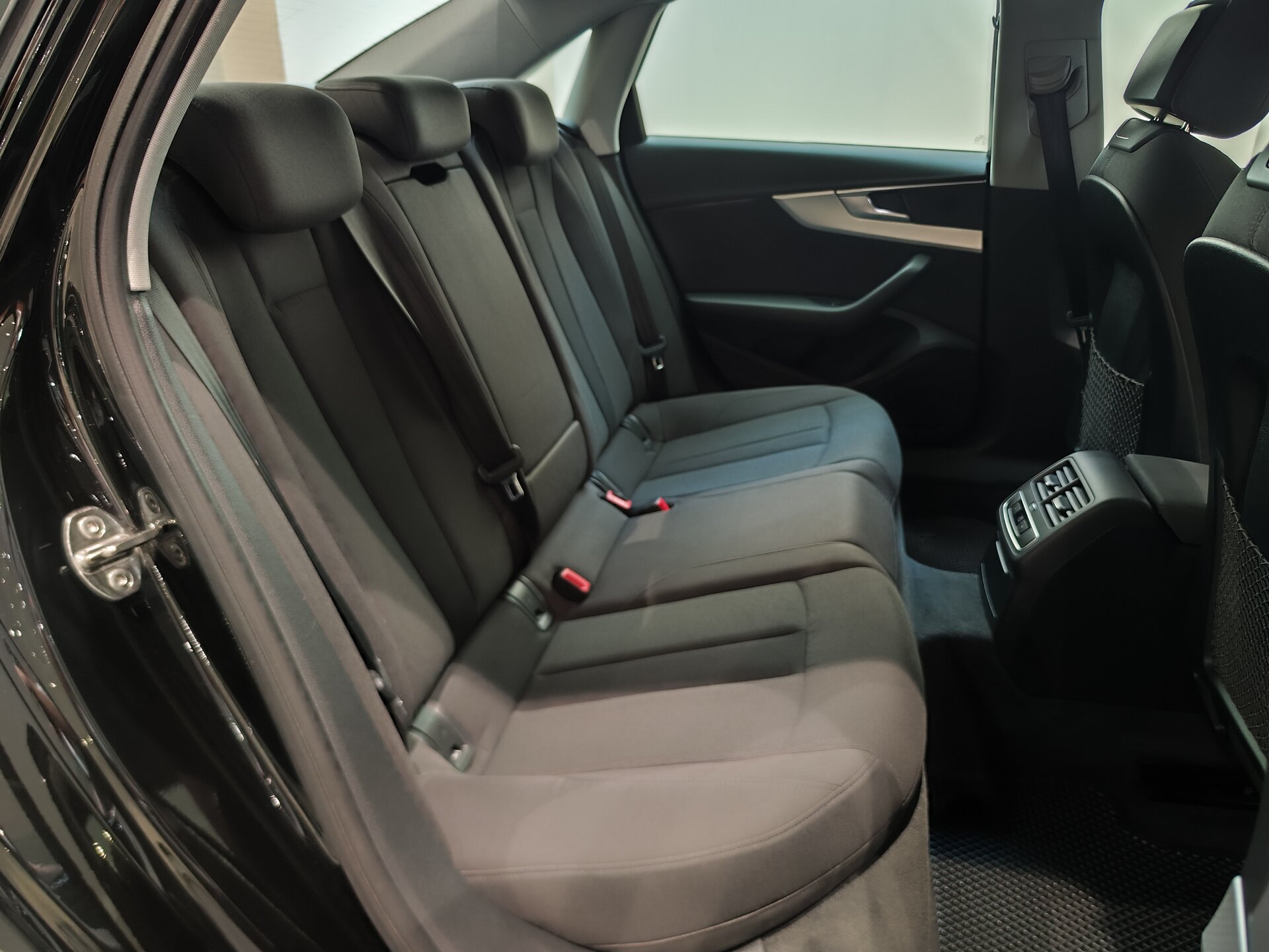 Автомобиль Audi A4 2.0 AMT (190 л.с.) - 10
