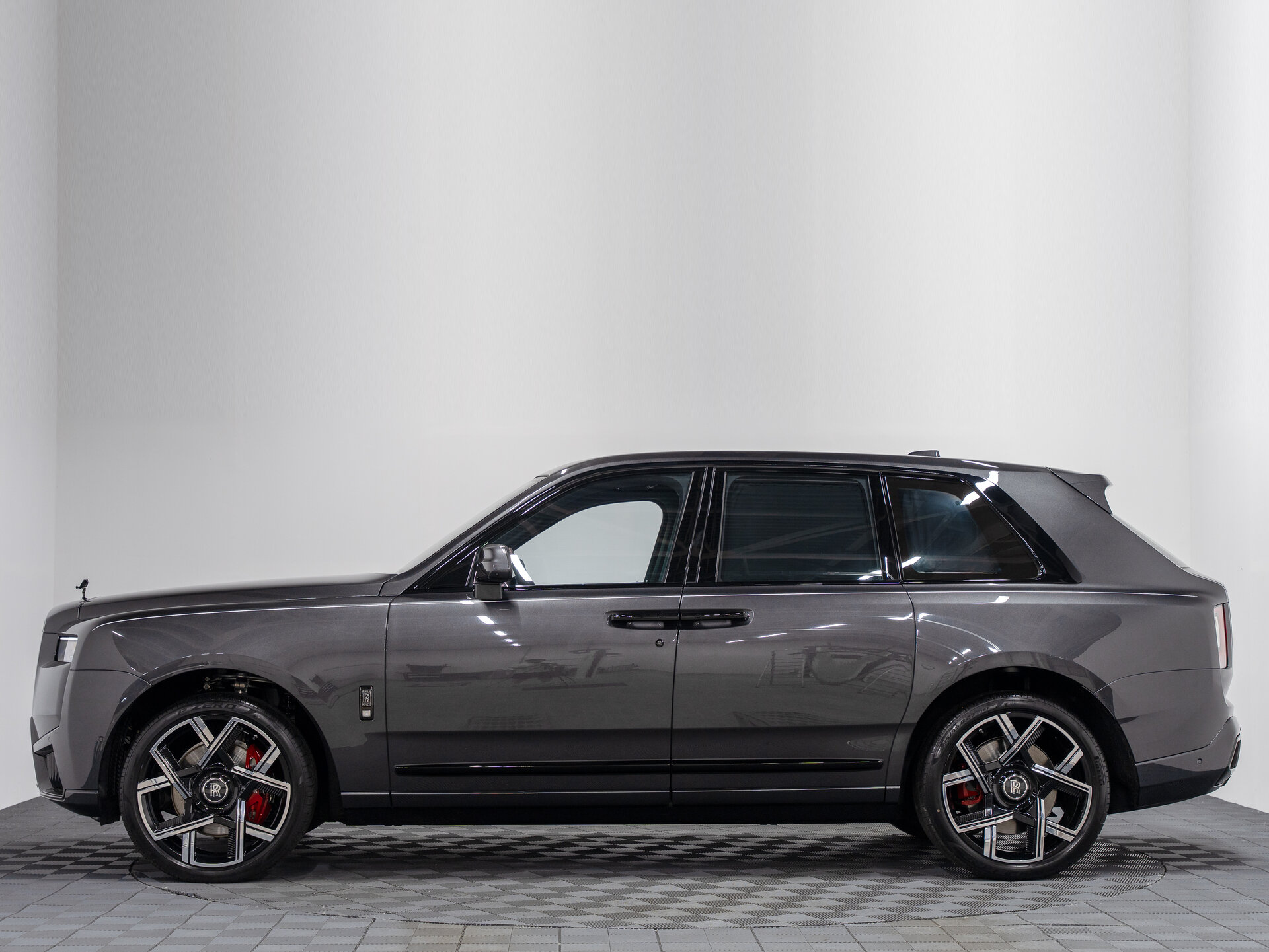 Автомобиль Rolls-Royce Cullinan Black Badge 6.8 AT (600 л.с.) 4WD - 12