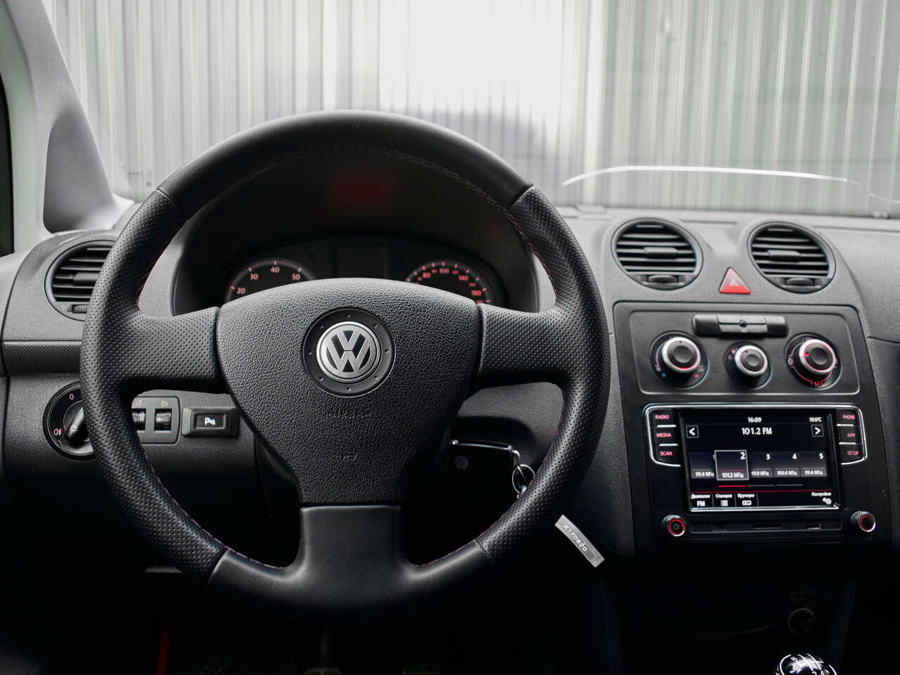 Купить Volkswagen Caddy 1.6 MT (102 л.с.), 2008 в Екатеренбурге