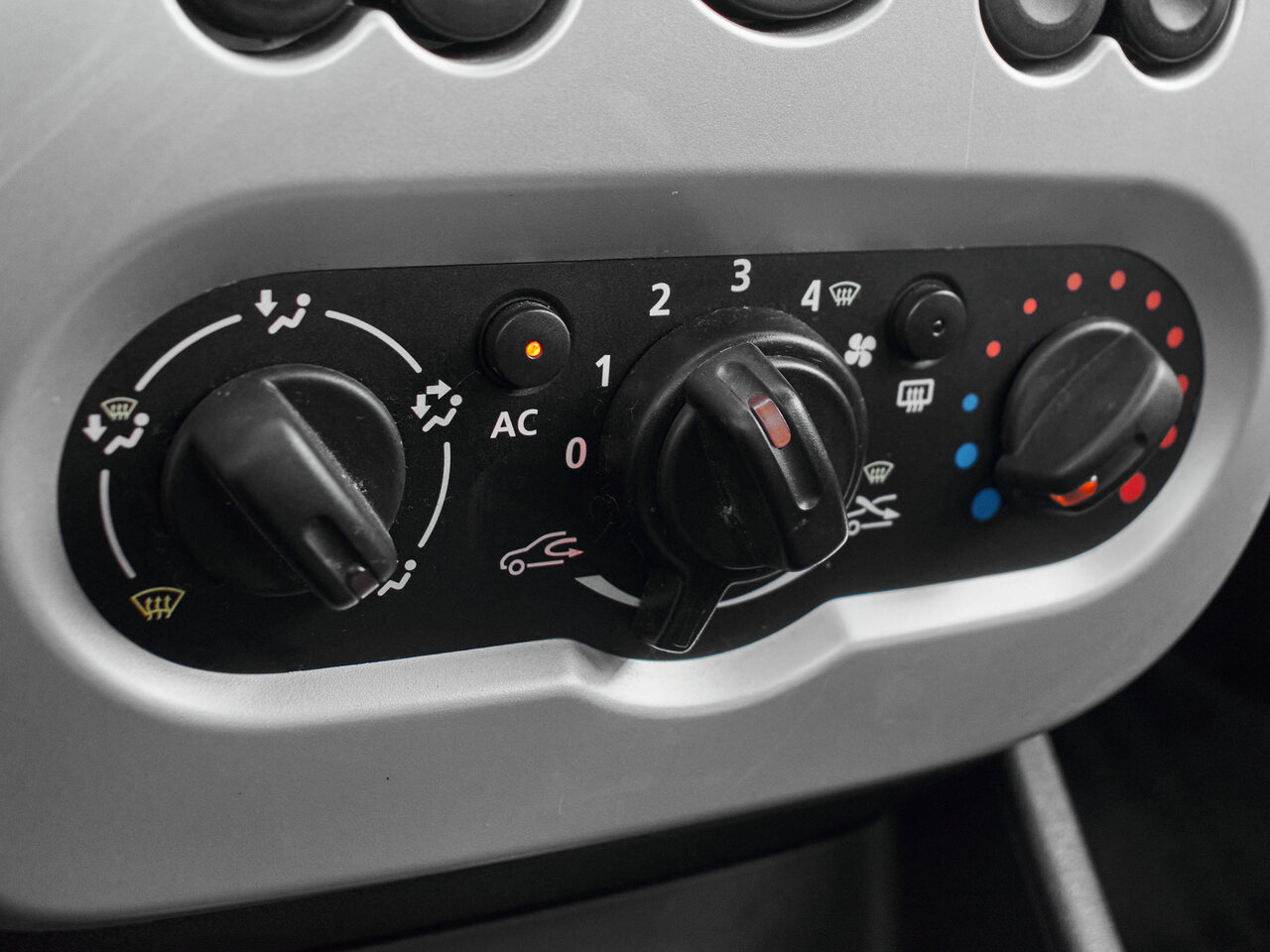 Купить Renault Sandero Stepway 1.6 MT (84 л.с.), 2012 в Екатеренбурге