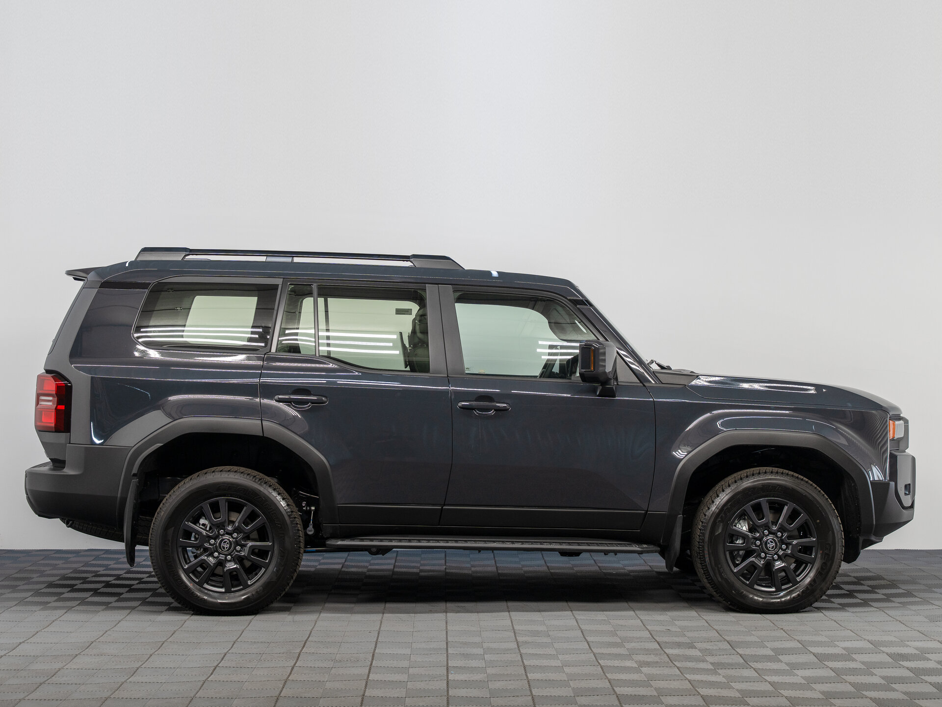 Автомобиль Toyota Land Cruiser Prado 2.8d AT (204 л.с.) 4WD - 4