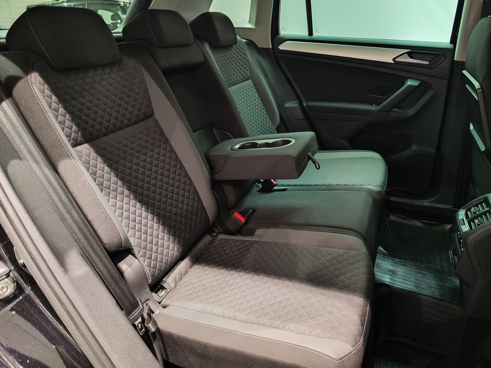Автомобиль Volkswagen Tiguan 1.4 AMT (150 л.с.) 4WD - 11