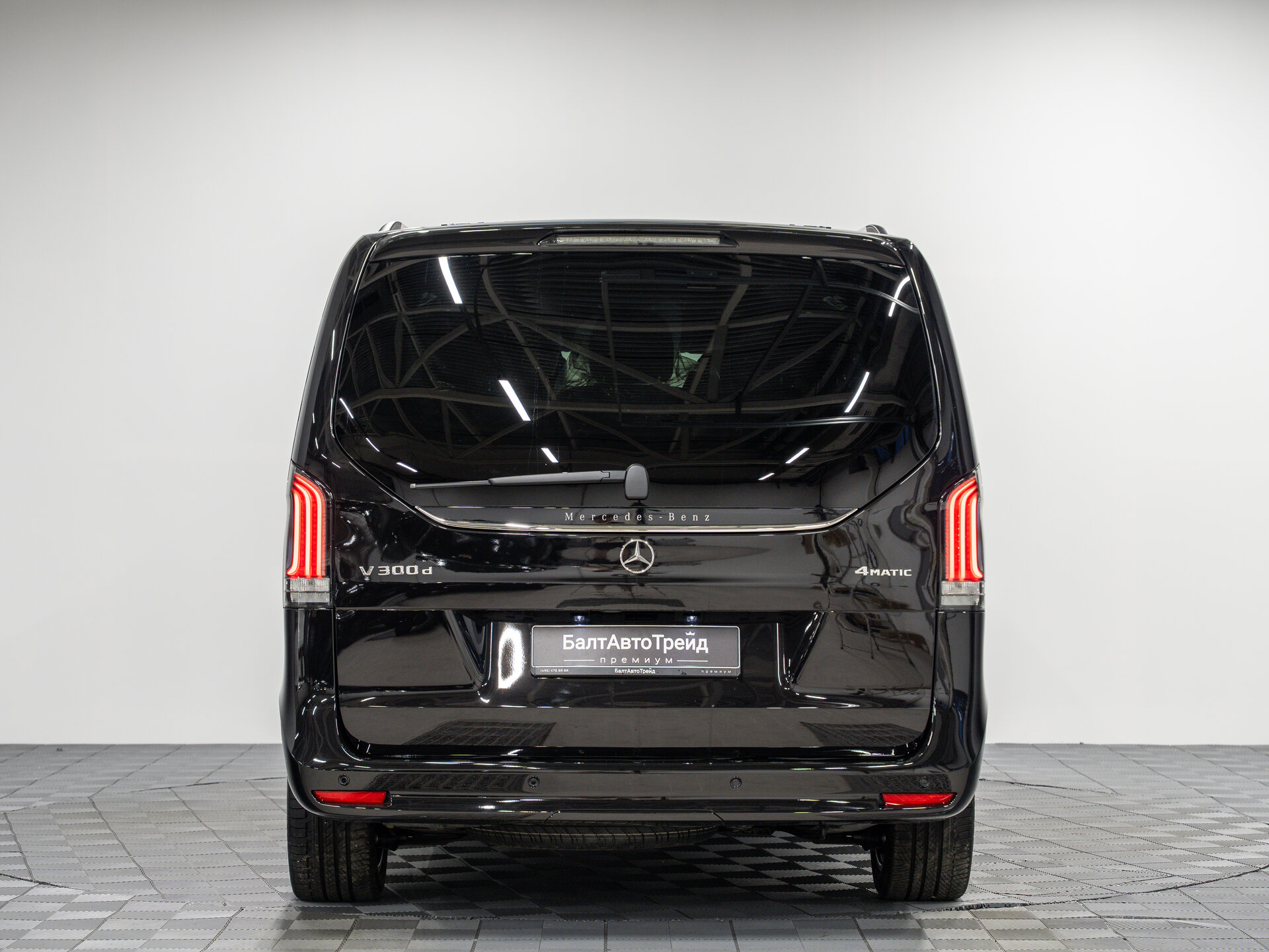 Автомобиль Mercedes-Benz V-Класс 300 d экстра длинный 2.0d AT (237 л.с.) 4WD - 8