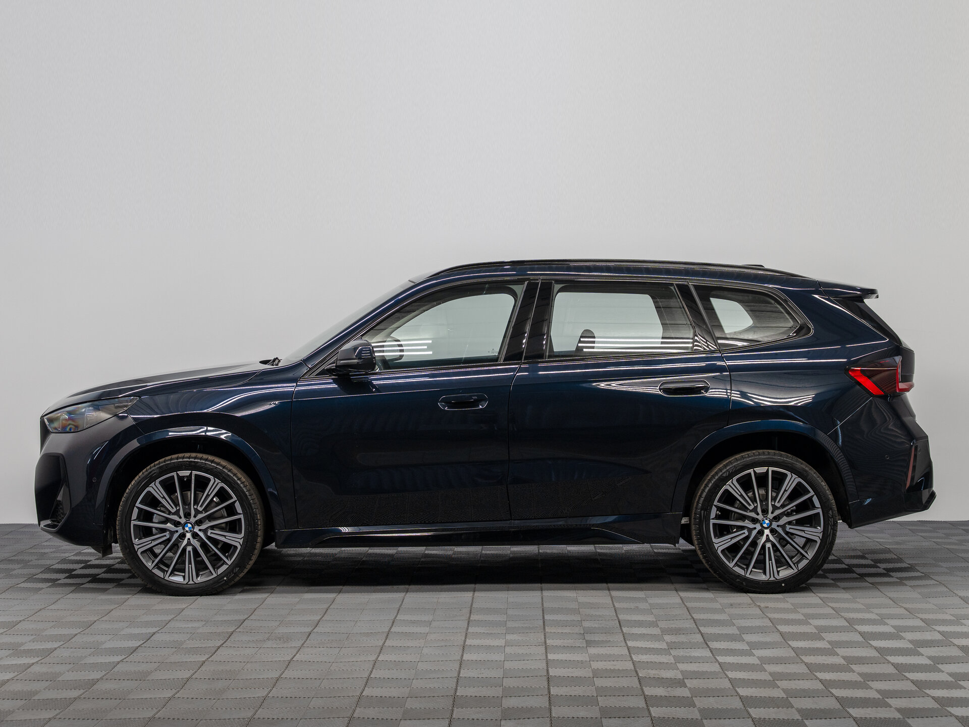 Автомобиль BMW X1 25Li xDrive 2.0 AMT (204 л.с.) 4WD - 5