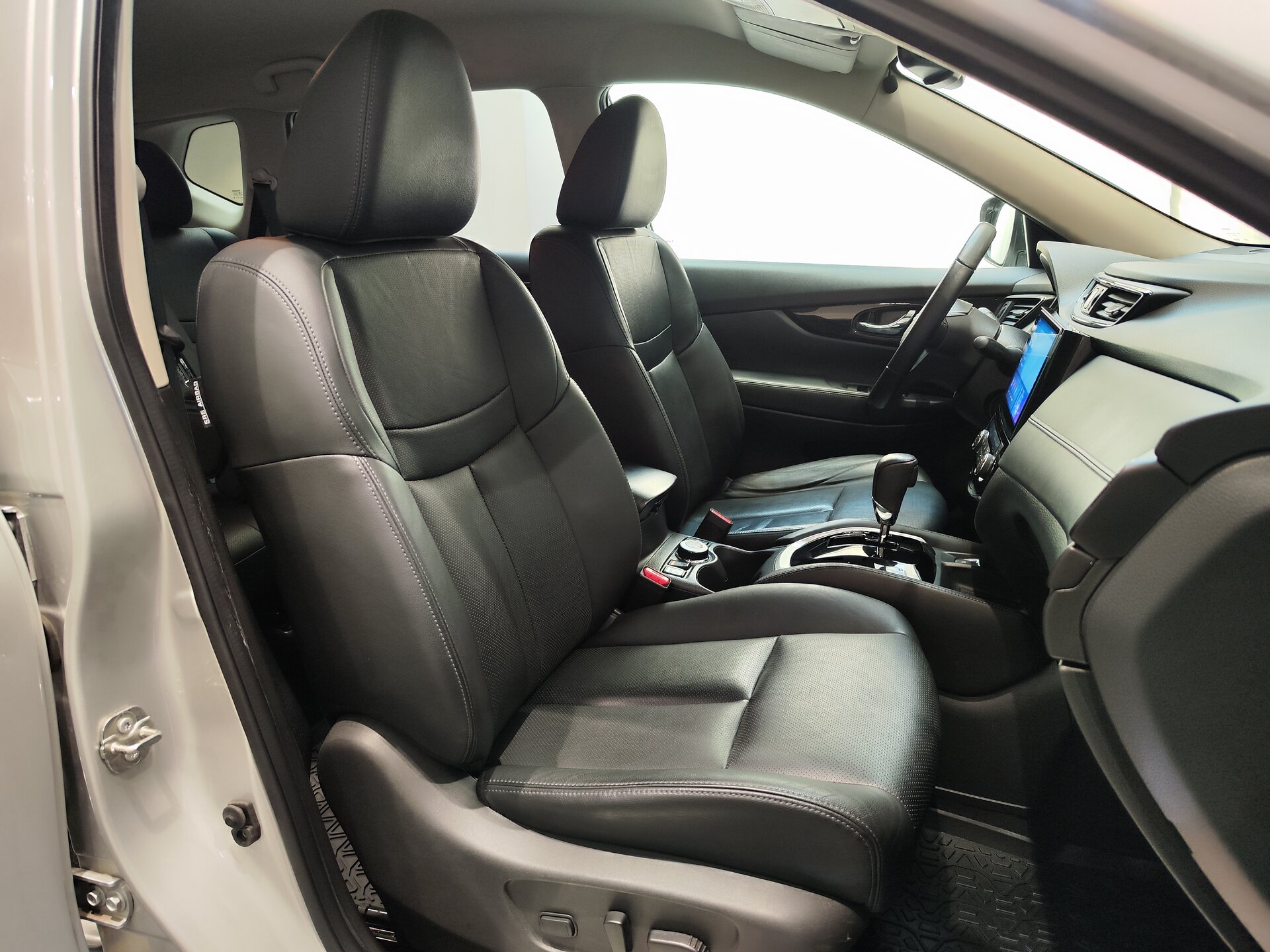 Автомобиль Nissan X-Trail 2.5 CVT (171 л.с.) 4WD - 11