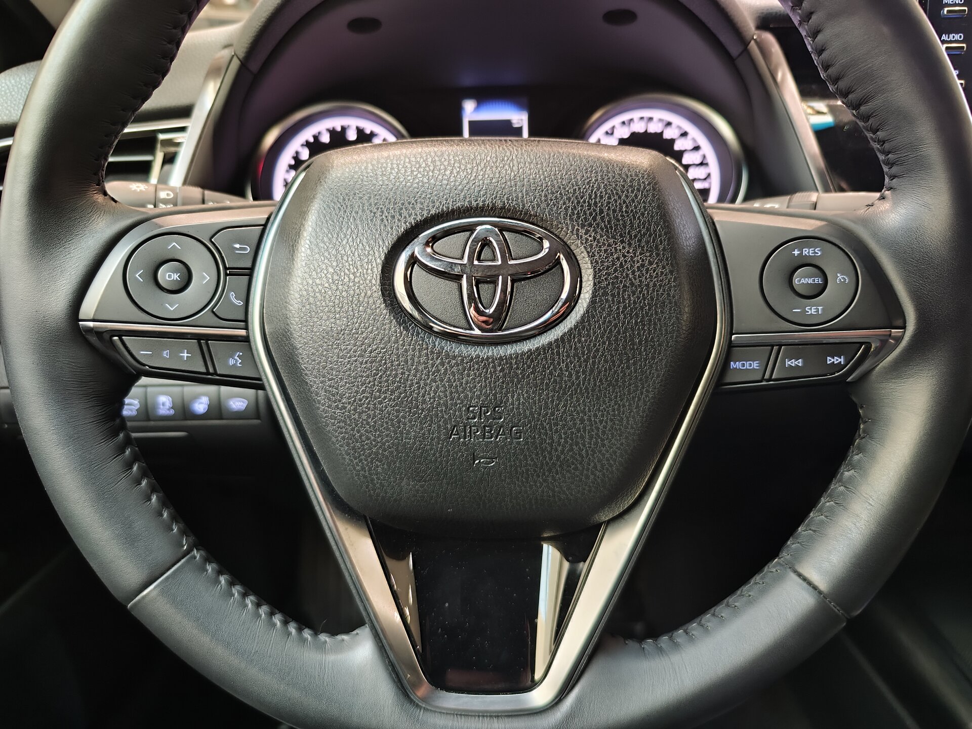 Автомобиль Toyota Camry 2.5 AT (200 л.с.) - 16