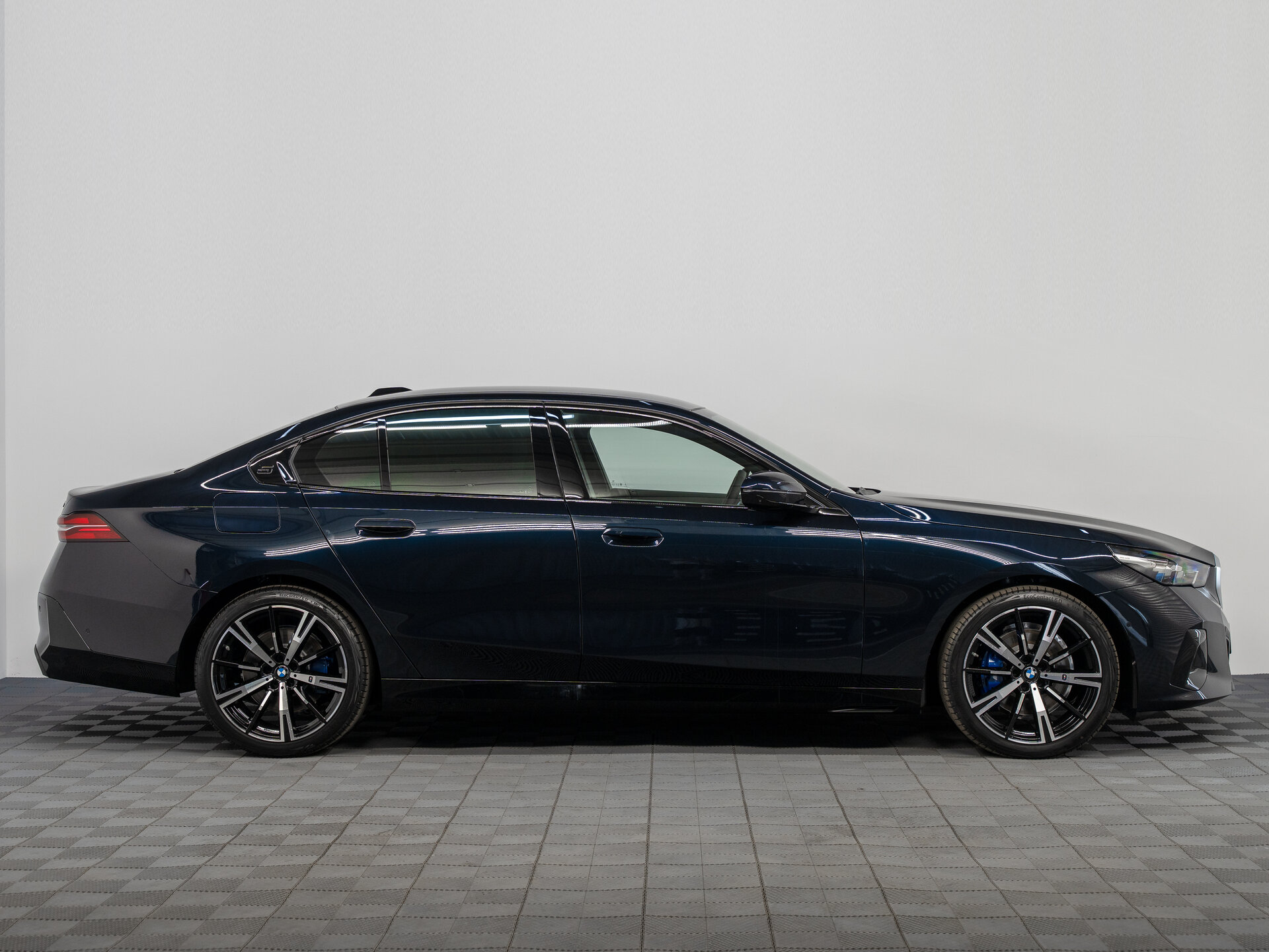Автомобиль BMW 5 серии 530i xDrive 2.0 AT (258 л.с.) 4WD - 7