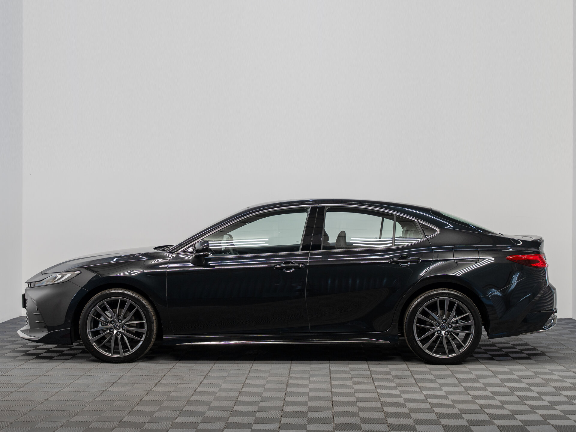 Автомобиль Toyota Camry 2.0hyb CVT (231 л.с.) - 8
