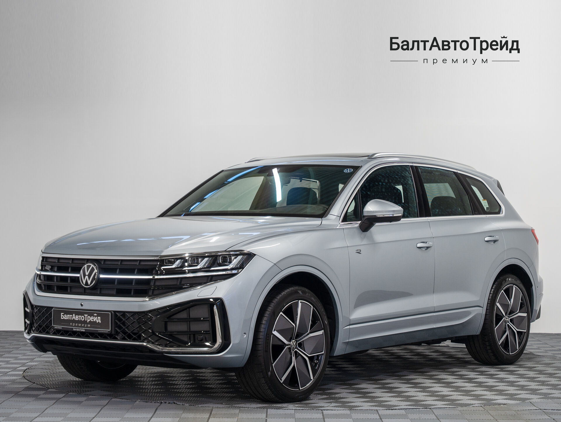 Автомобиль Volkswagen Touareg 3.0d AT (286 л.с.) 4WD - 1