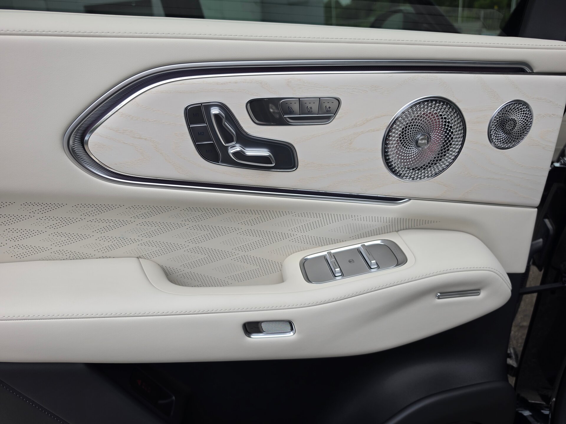 Автомобиль Zeekr 8X 70 kWh 2.0hyb AT (898 л.с.) 4WD - 15